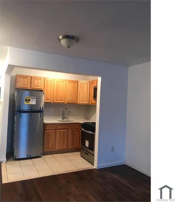 Single Family Carpenter Avenue Bronx, NY 10466, MLS-1055934-13