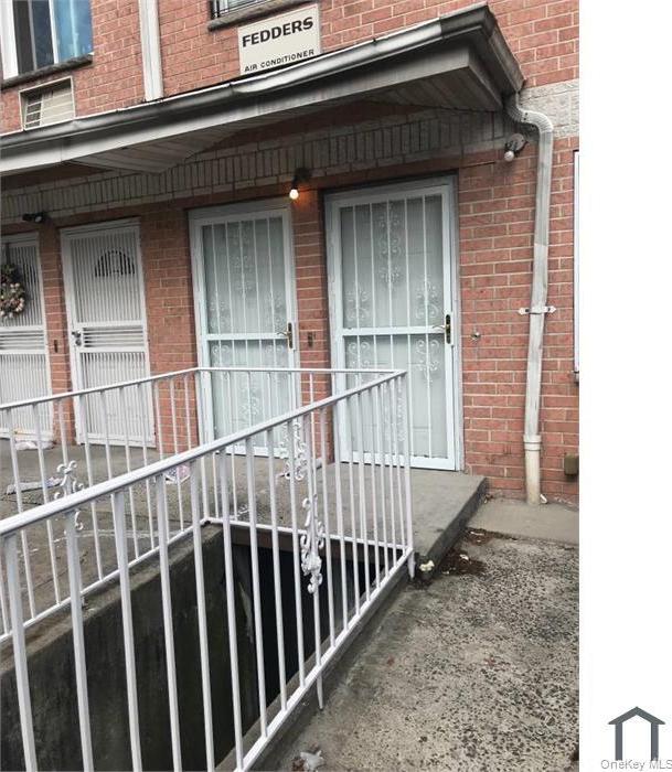 Single Family Carpenter Avenue Bronx, NY 10466, MLS-1055934-14