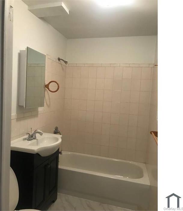 Single Family Carpenter Avenue Bronx, NY 10466, MLS-1055934-3