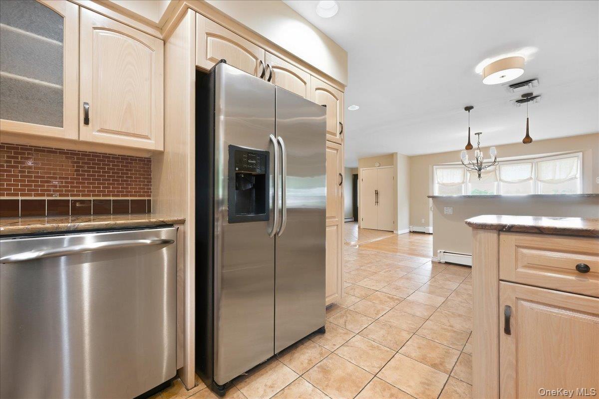 Single Family Royal Way Nassau County, NY 11040, MLS-1056033-14