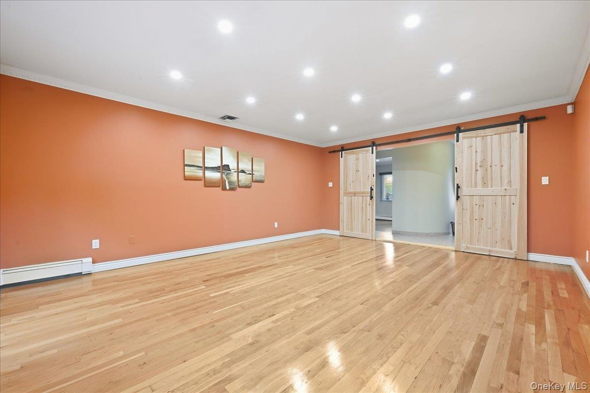 Single Family Royal Way Nassau County, NY 11040, MLS-1056033-16