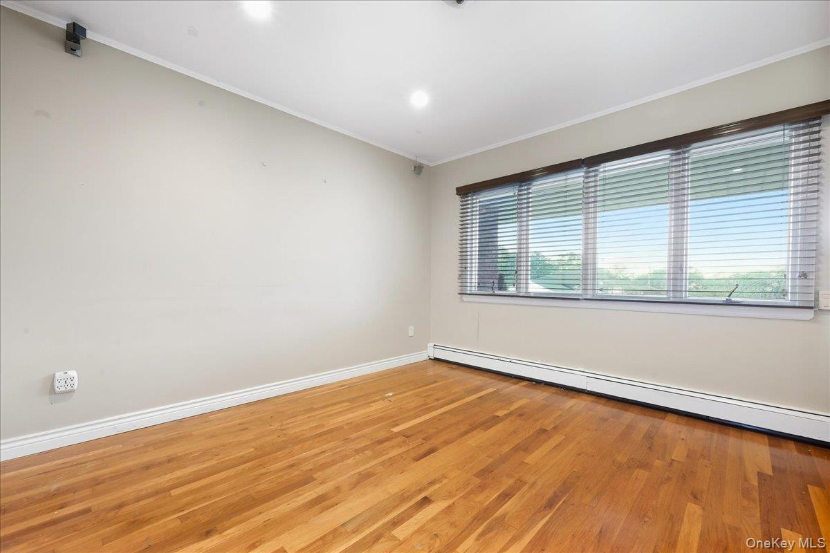 Single Family Royal Way Nassau County, NY 11040, MLS-1056033-17
