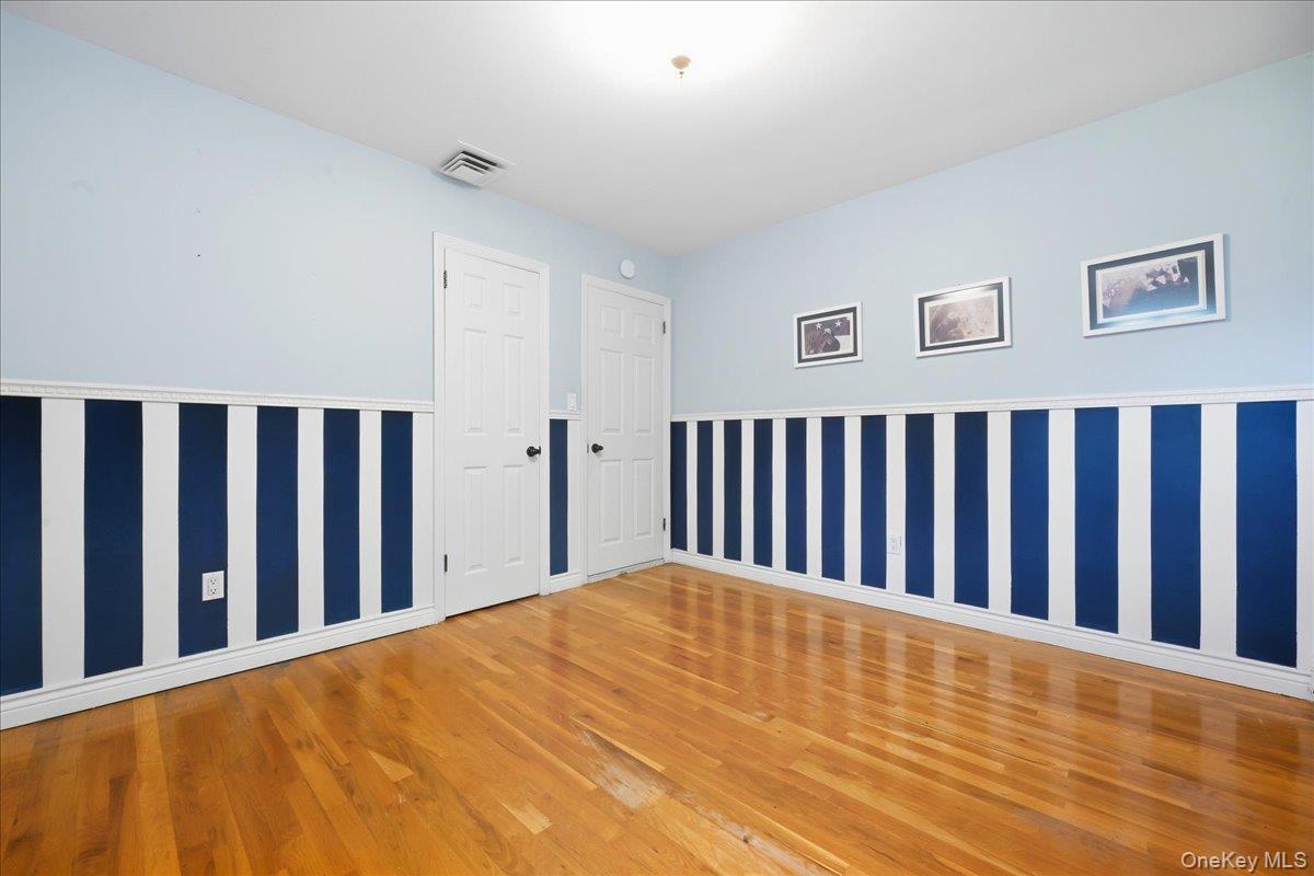 Single Family Royal Way Nassau County, NY 11040, MLS-1056033-19