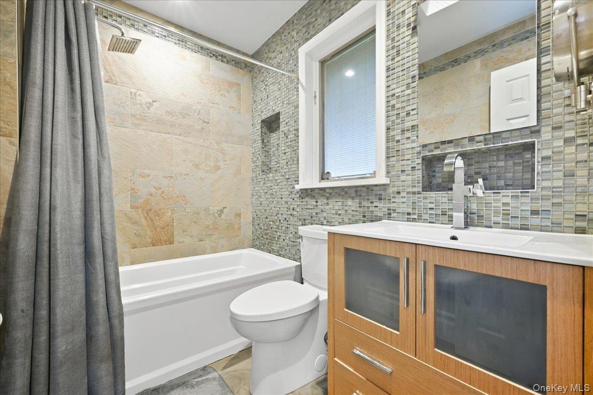 Single Family Royal Way Nassau County, NY 11040, MLS-1056033-20