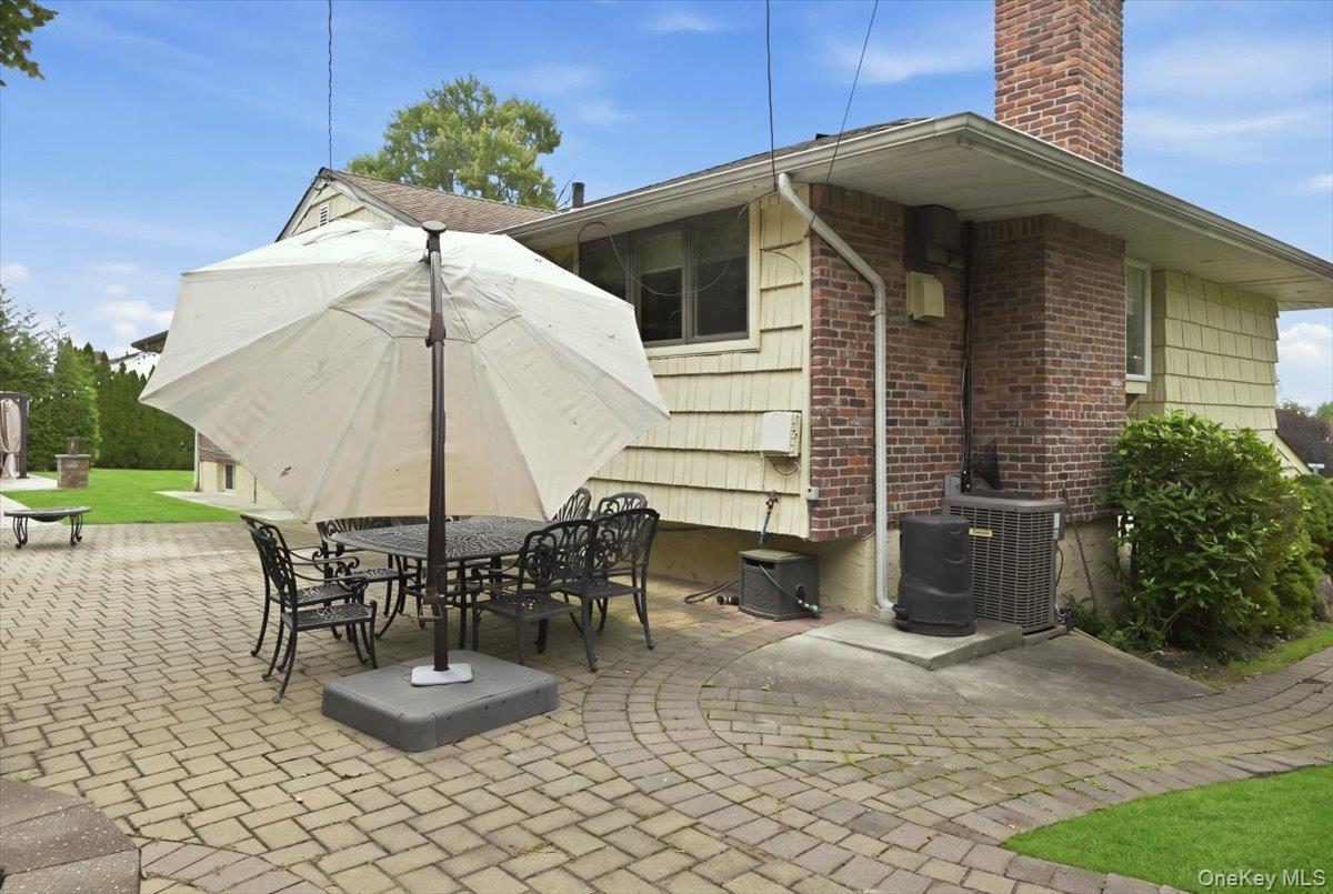 Single Family Royal Way Nassau County, NY 11040, MLS-1056033-30