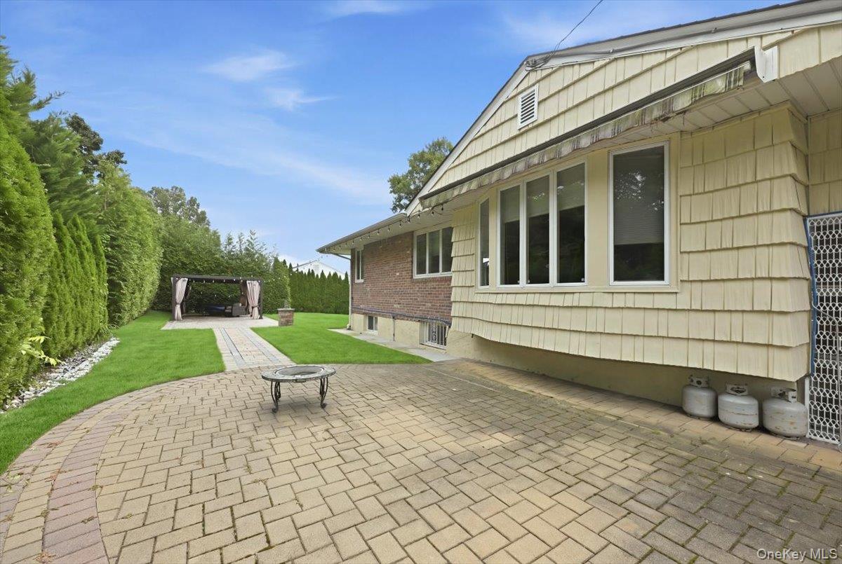 Single Family Royal Way Nassau County, NY 11040, MLS-1056033-32