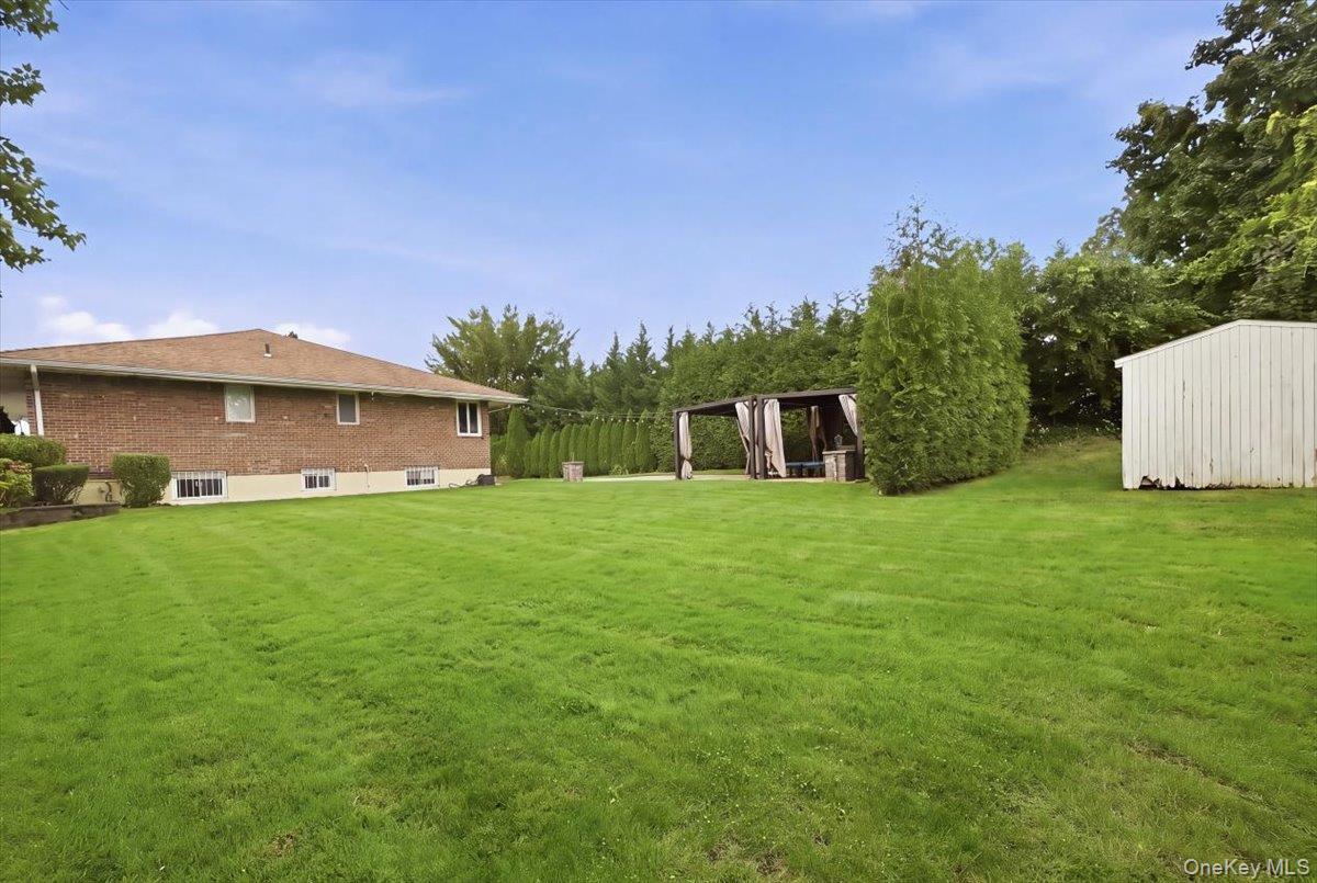 Single Family Royal Way Nassau County, NY 11040, MLS-1056033-37