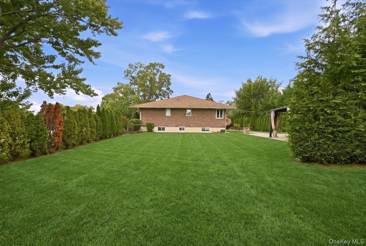 Single Family Royal Way Nassau County, NY 11040, MLS-1056033-38