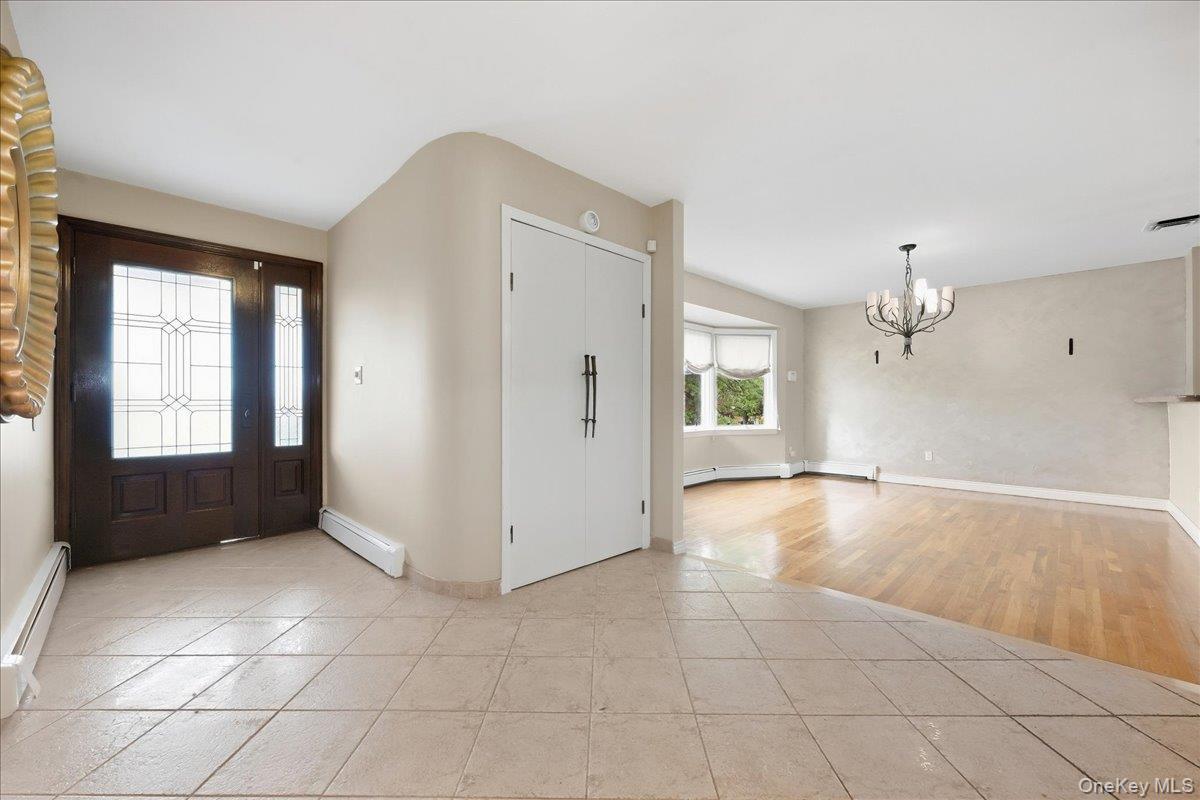 Single Family Royal Way Nassau County, NY 11040, MLS-1056033-4