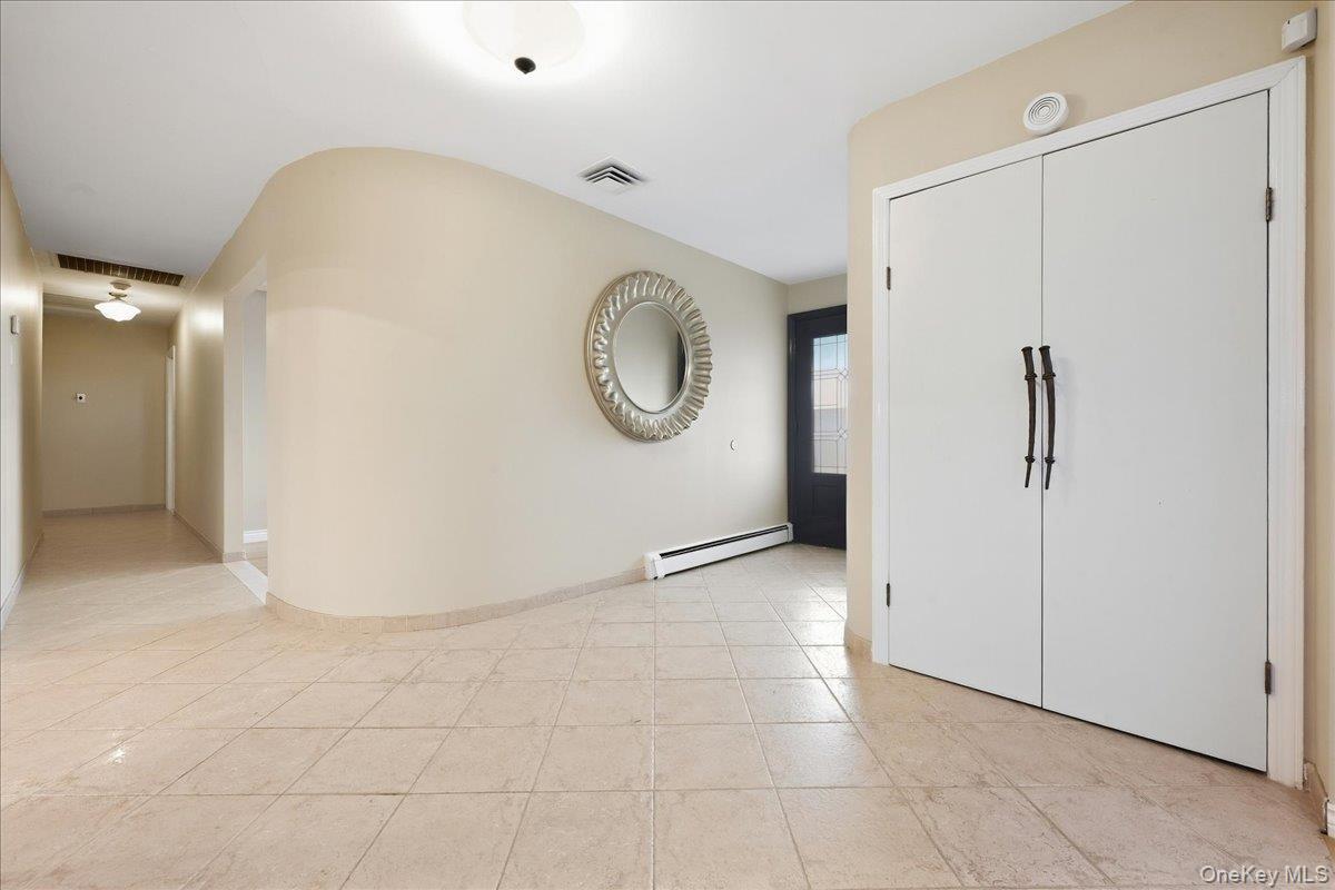 Single Family Royal Way Nassau County, NY 11040, MLS-1056033-5