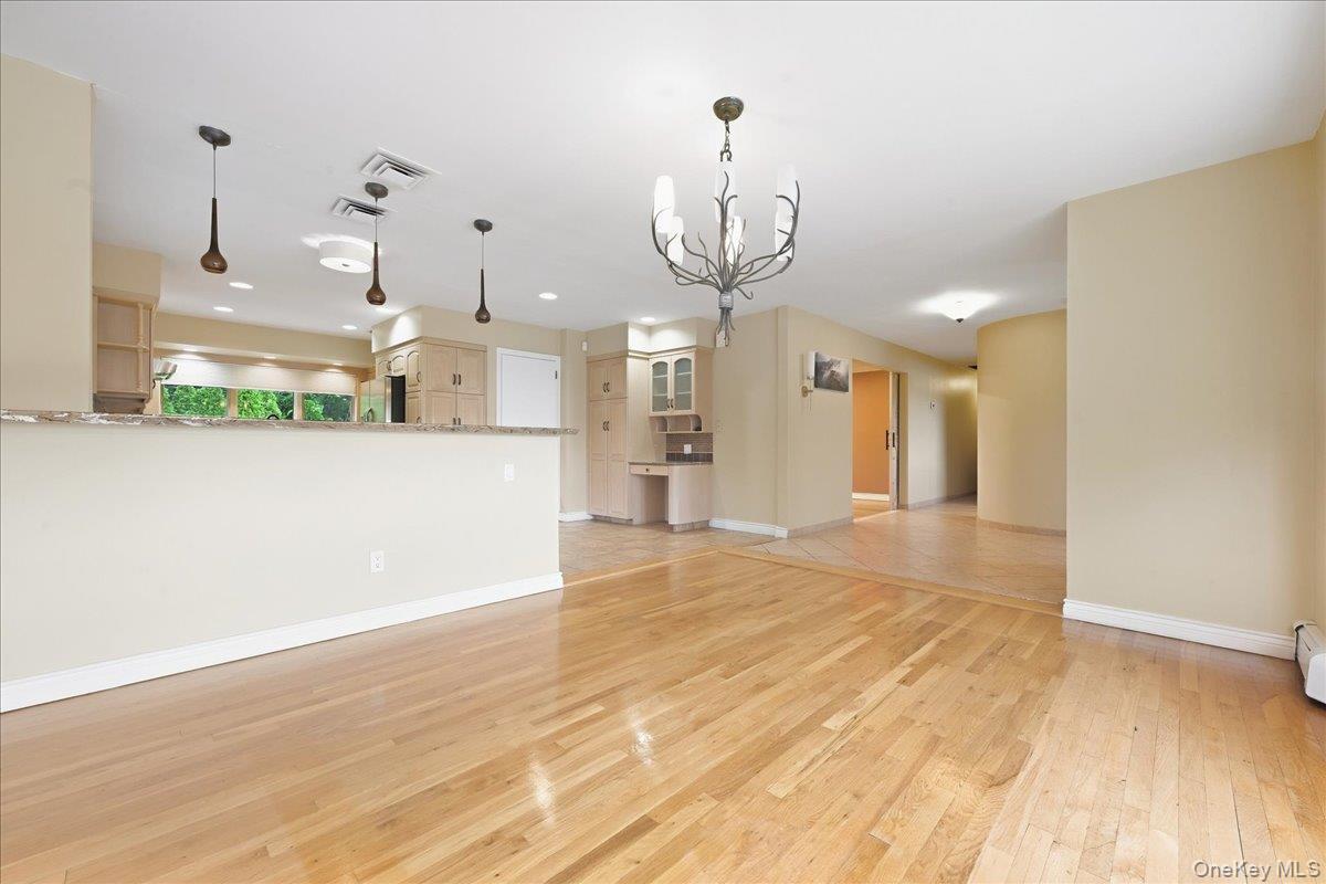 Single Family Royal Way Nassau County, NY 11040, MLS-1056033-8