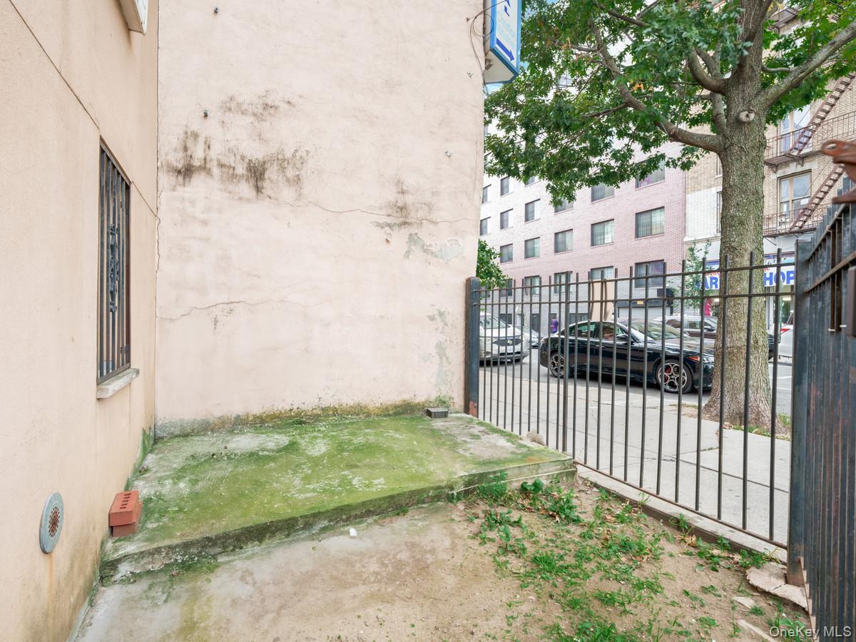 Single Family E 167th Street  Bronx, NY 10456, MLS-1056034-25
