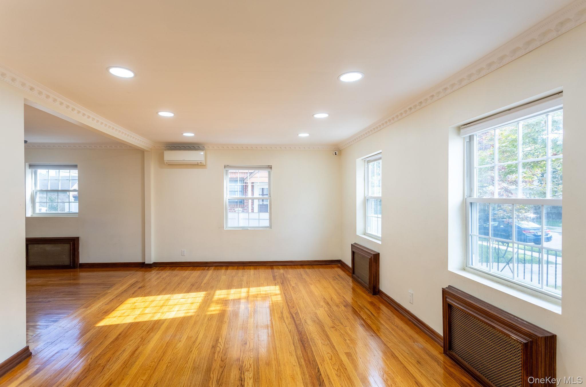 Single Family 189th Street  Queens, NY 11366, MLS-1056057-5