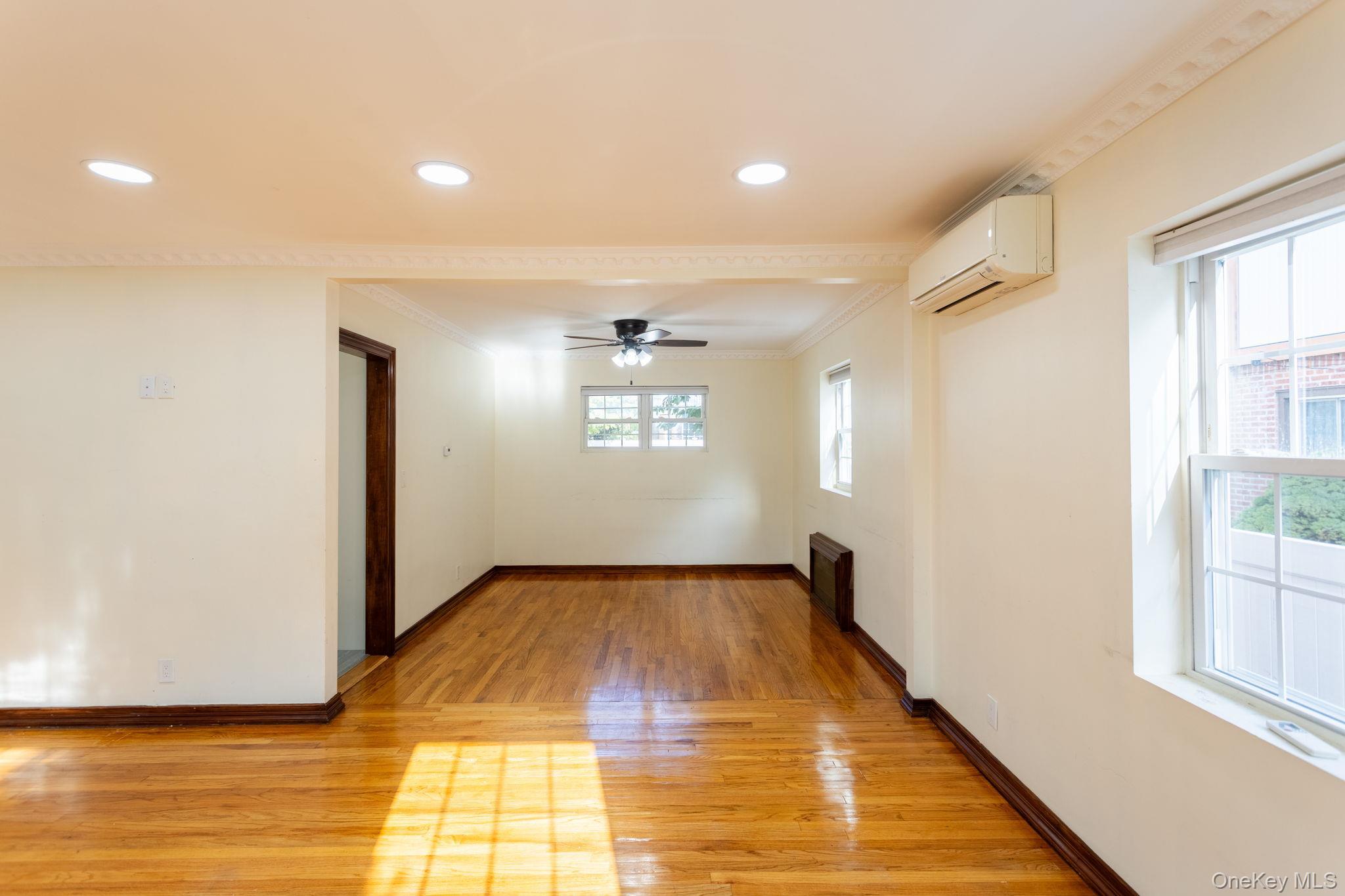 Single Family 189th Street  Queens, NY 11366, MLS-1056057-6