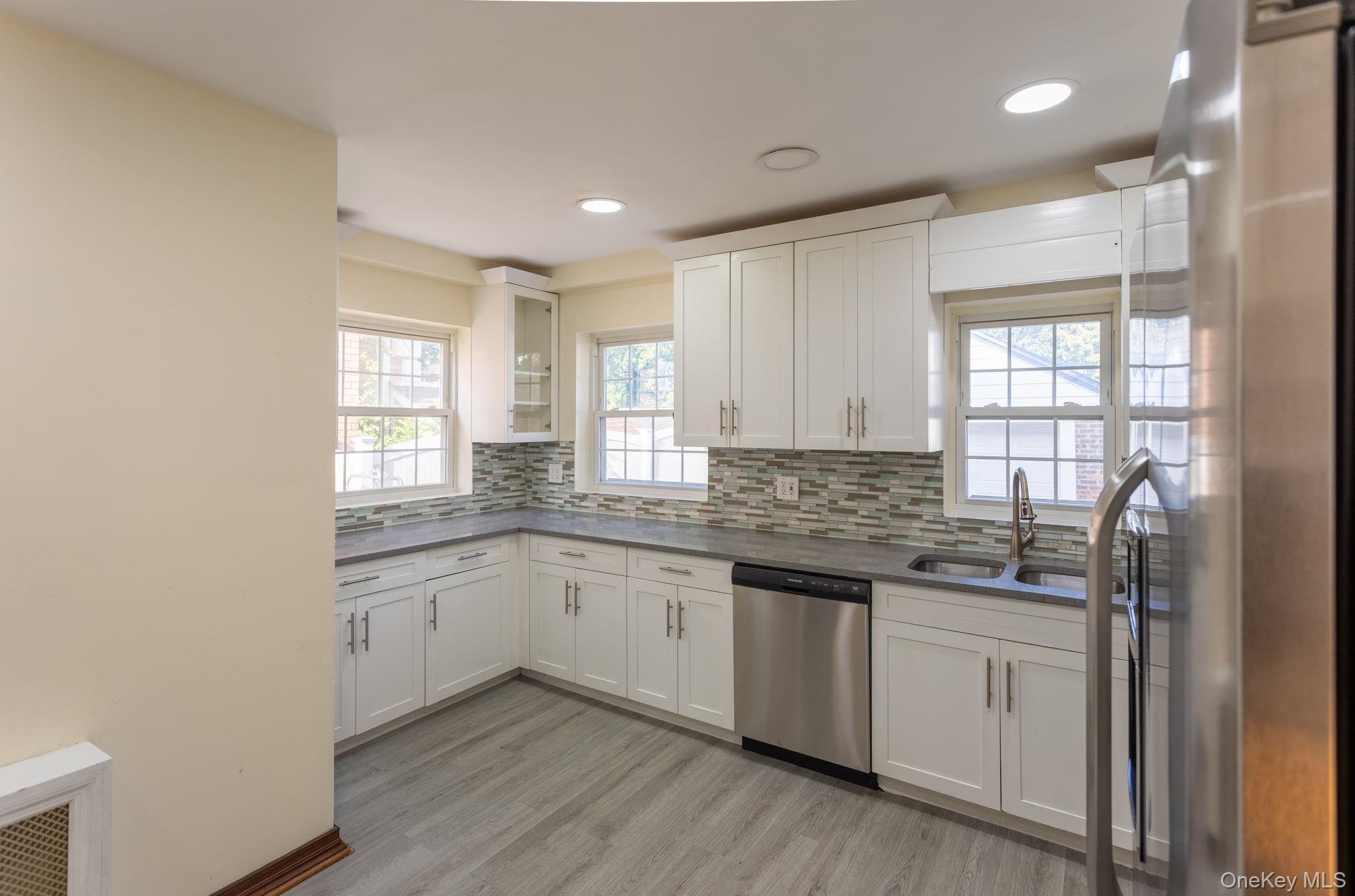 Single Family 189th Street  Queens, NY 11366, MLS-1056057-7