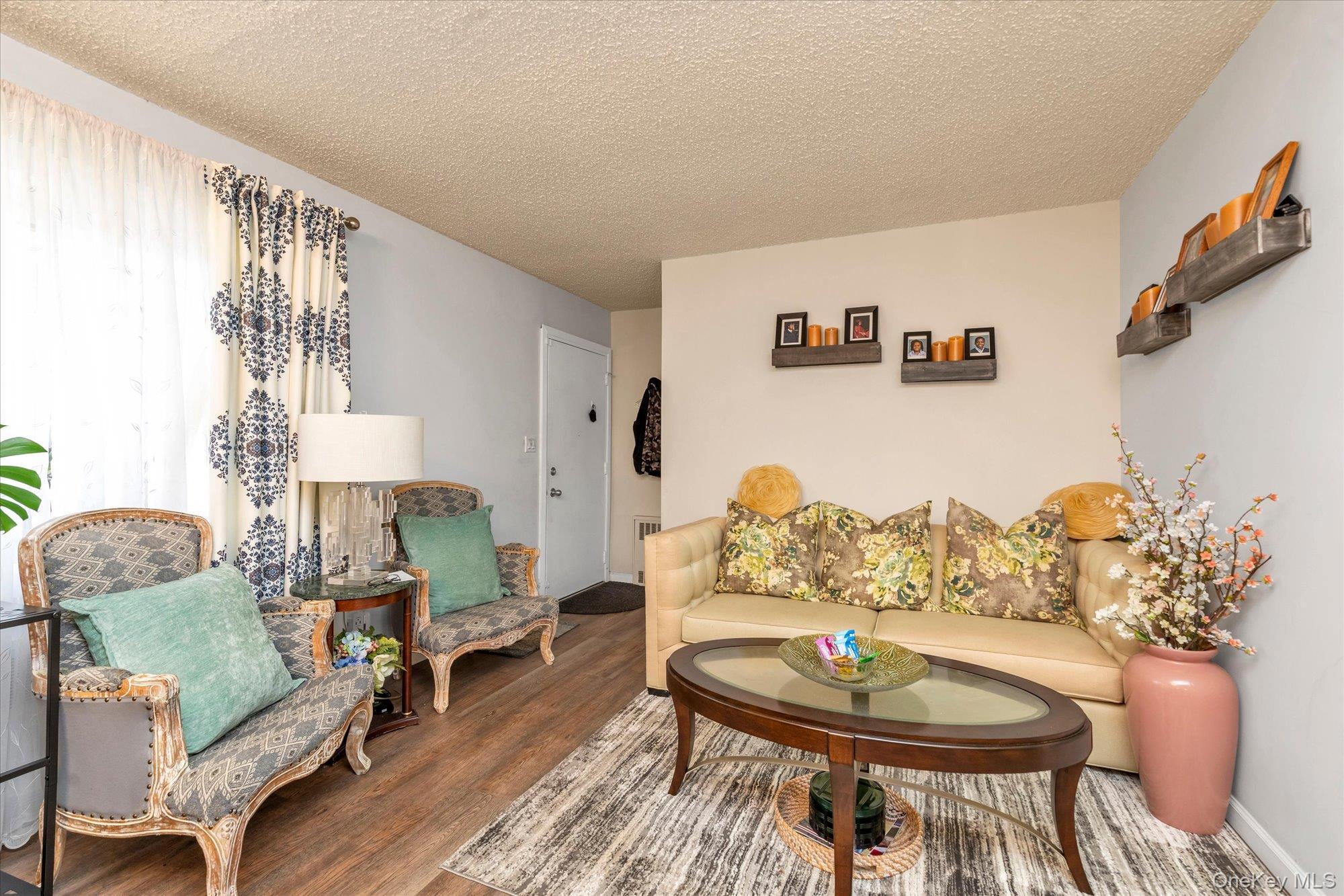 Single Family 192nd Street Queens, NY 11413, MLS-1056127-2