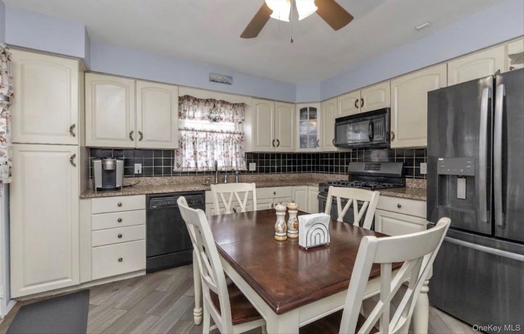 Single Family 192nd Street Queens, NY 11413, MLS-1056127-6