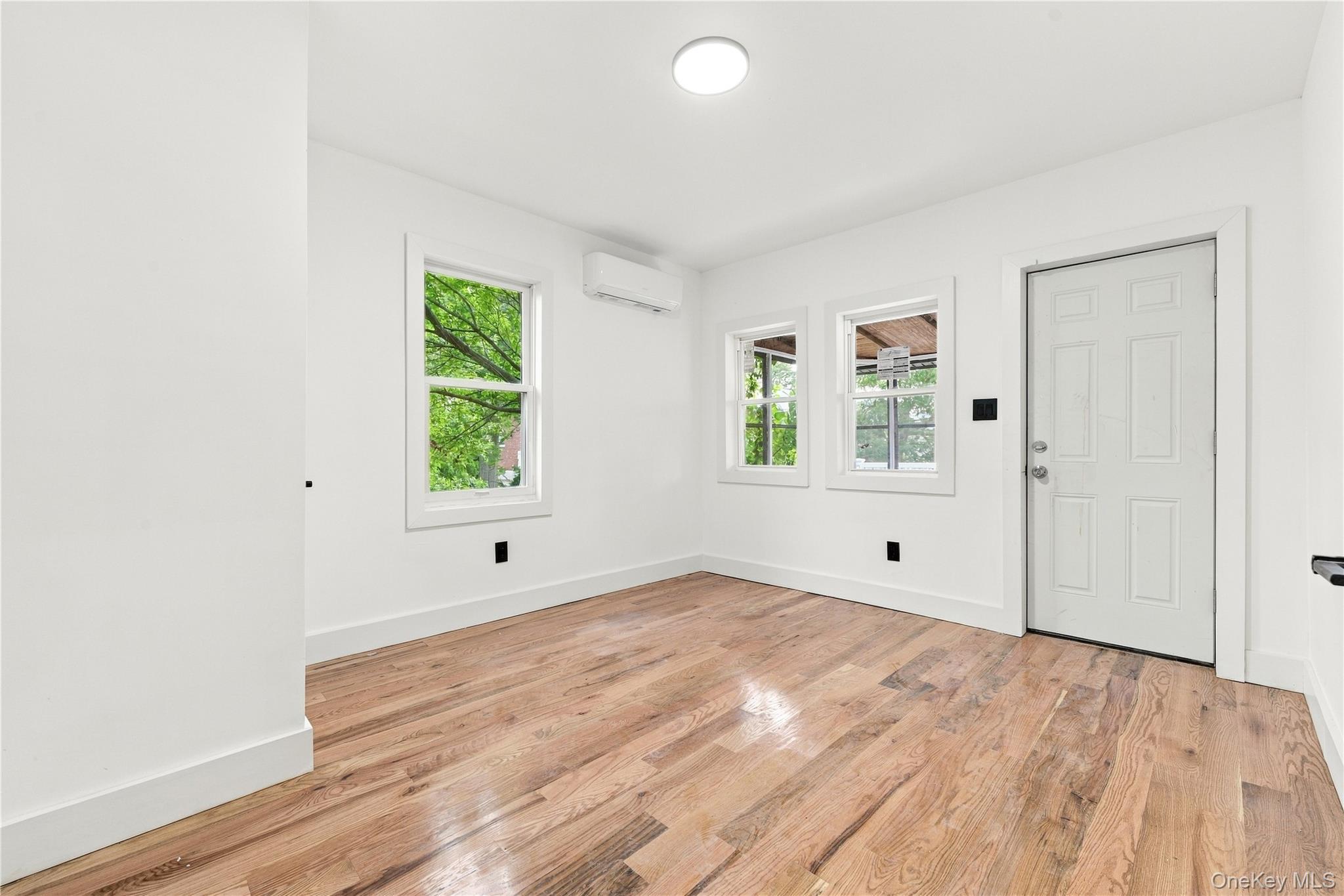 Single Family 139th Avenue  Queens, NY 11413, MLS-1056177-14