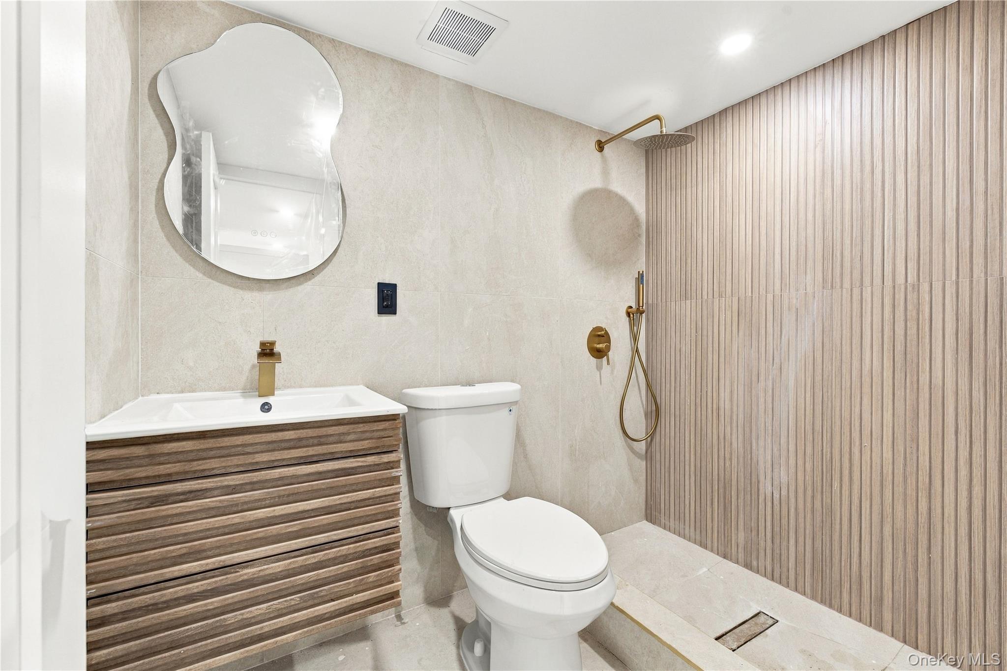 Single Family 139th Avenue  Queens, NY 11413, MLS-1056177-16