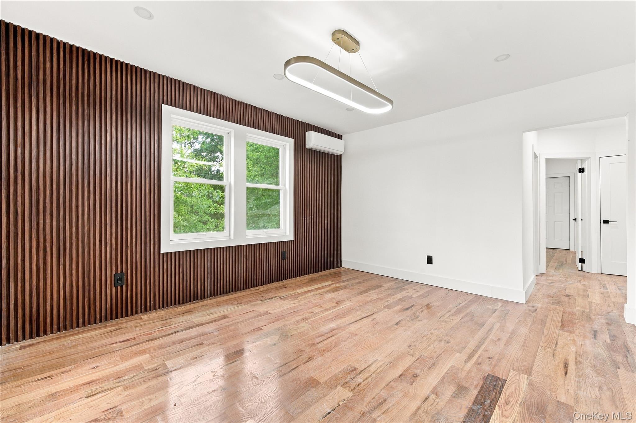 Single Family 139th Avenue  Queens, NY 11413, MLS-1056177-8