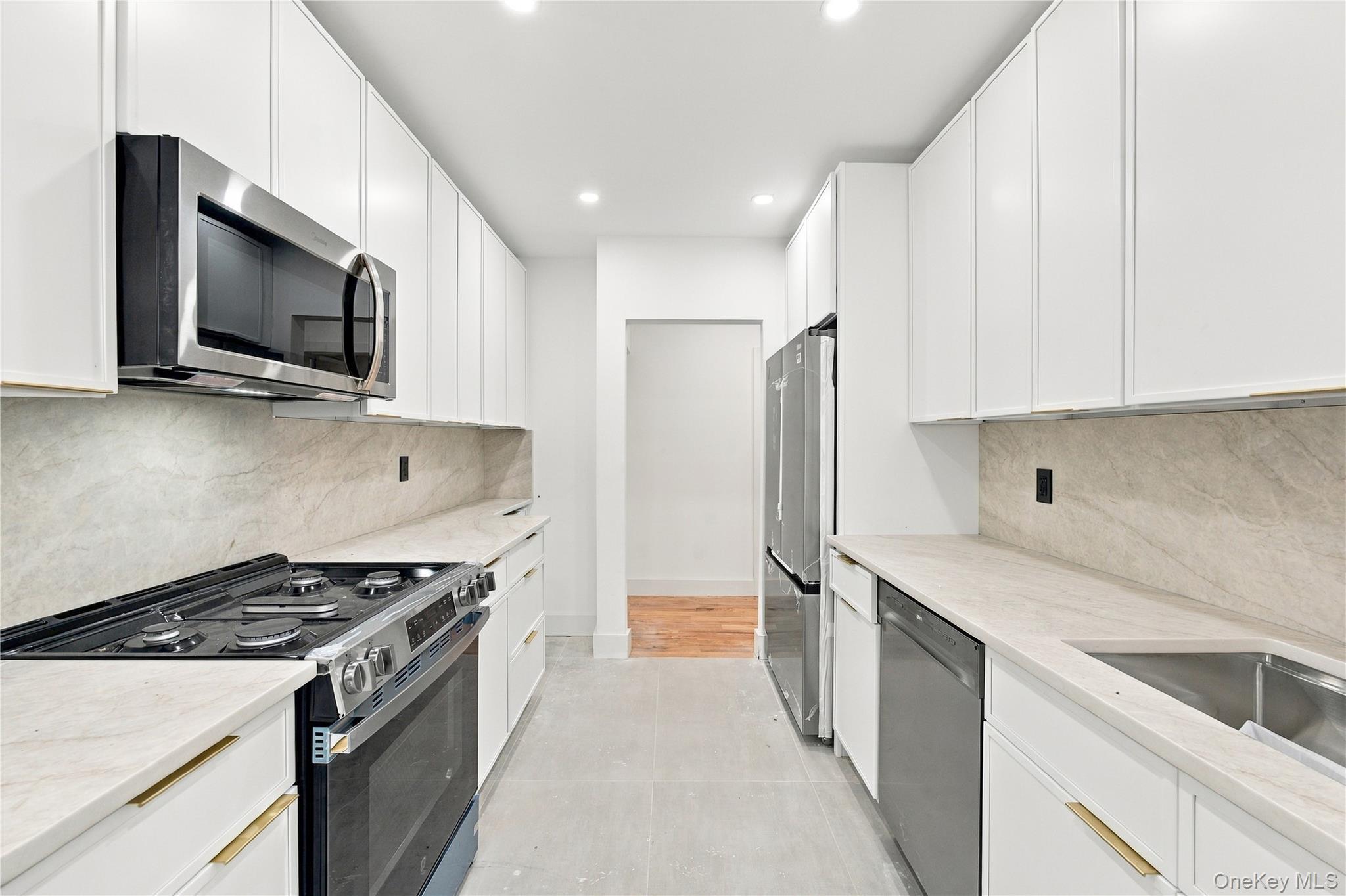 Single Family 139th Avenue  Queens, NY 11413, MLS-1056177-9