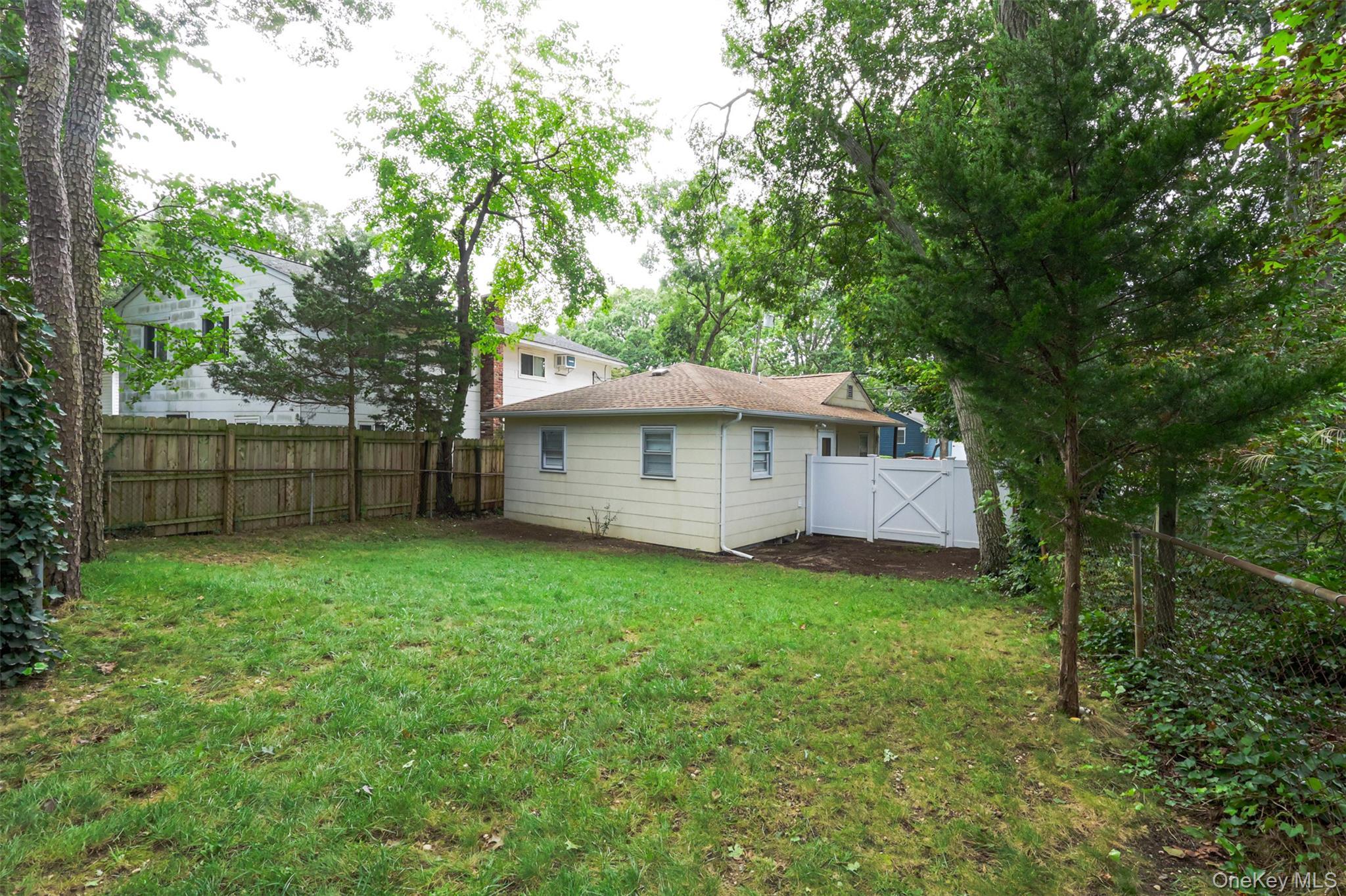 Single Family Lake Promenade Suffolk County, NY 11779, MLS-1056187-14