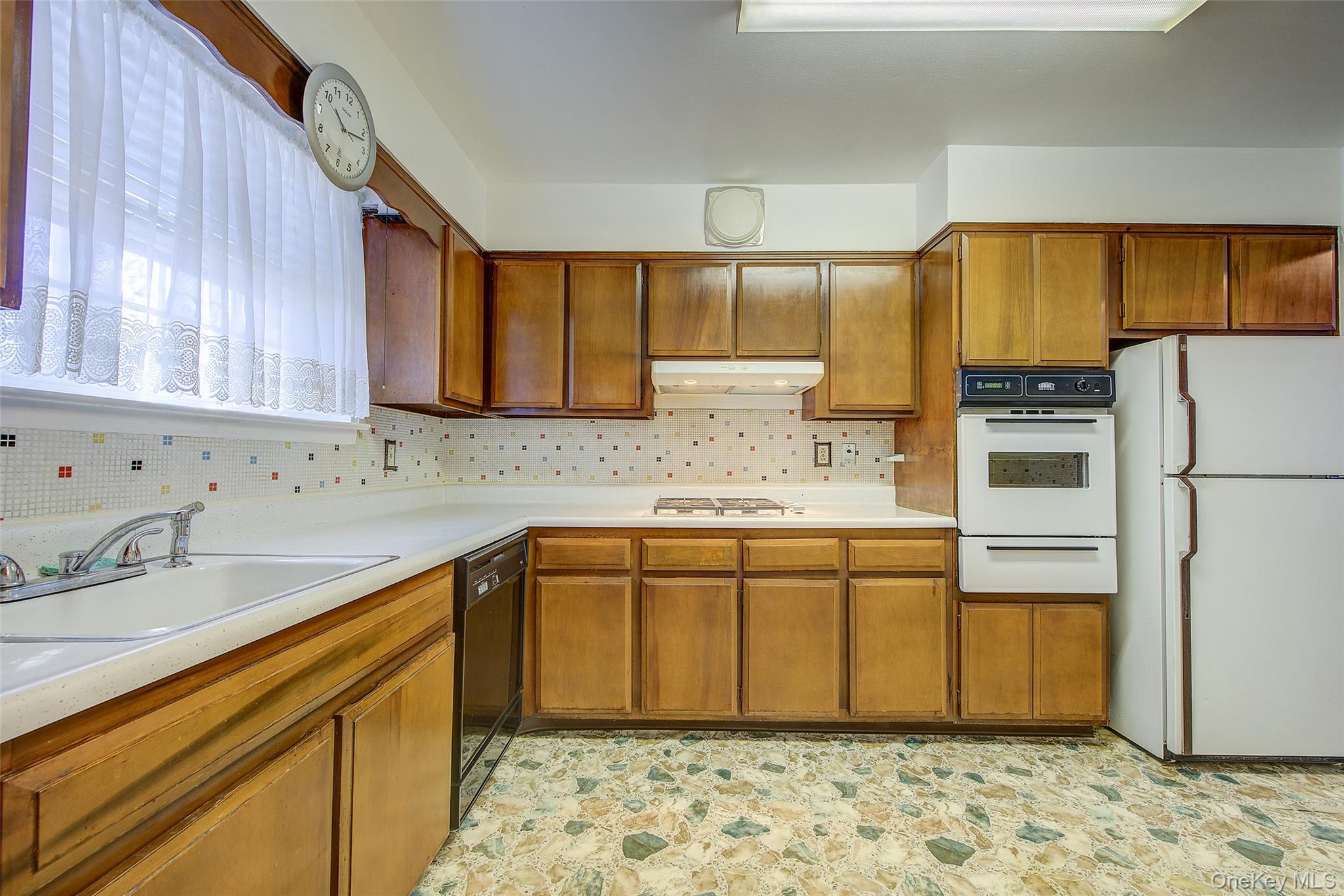 Single Family 76th Street  Queens, NY 11370, MLS-1056196-8