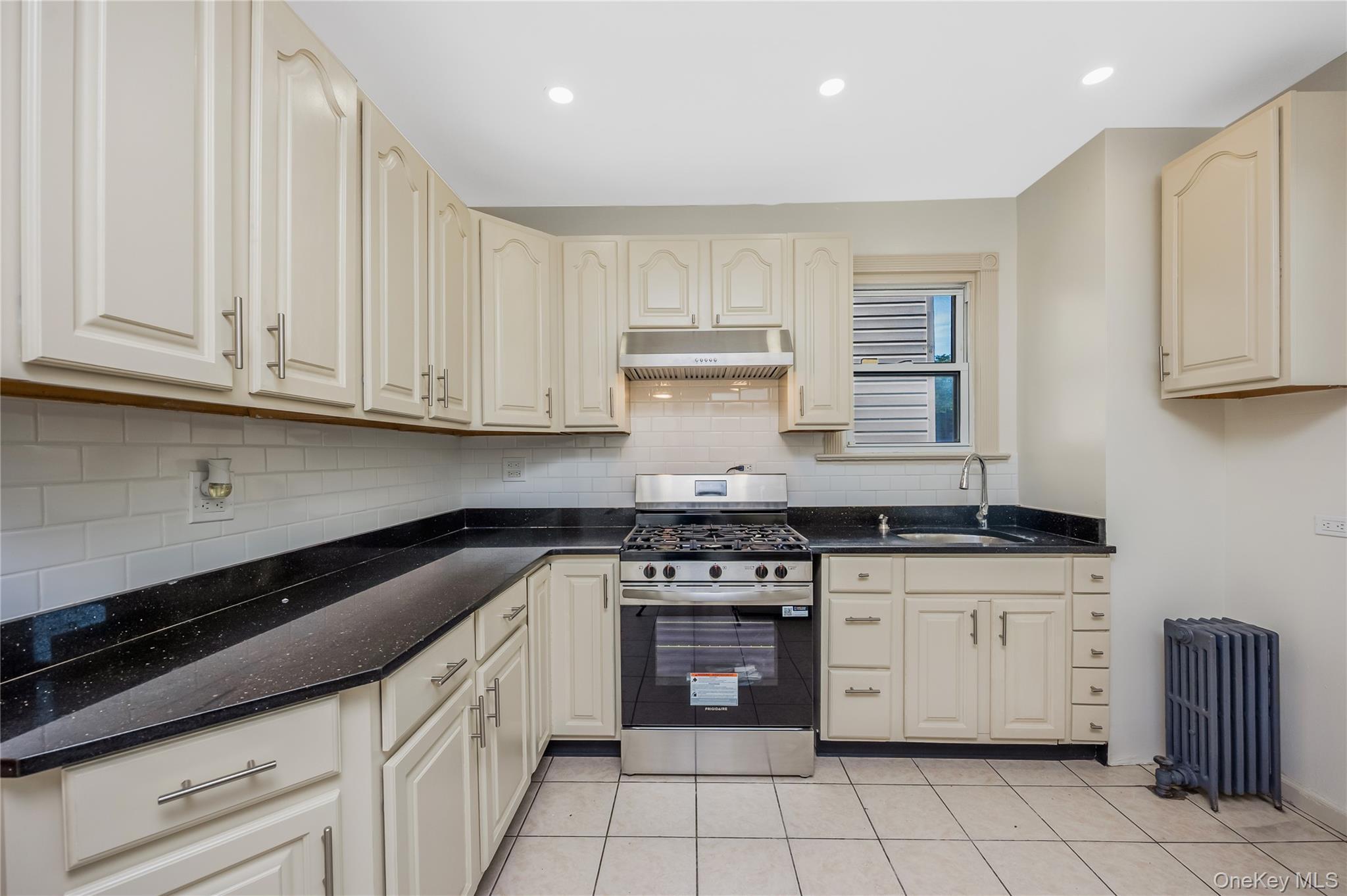 Single Family 107th Avenue Queens, NY 11417, MLS-1056273-17