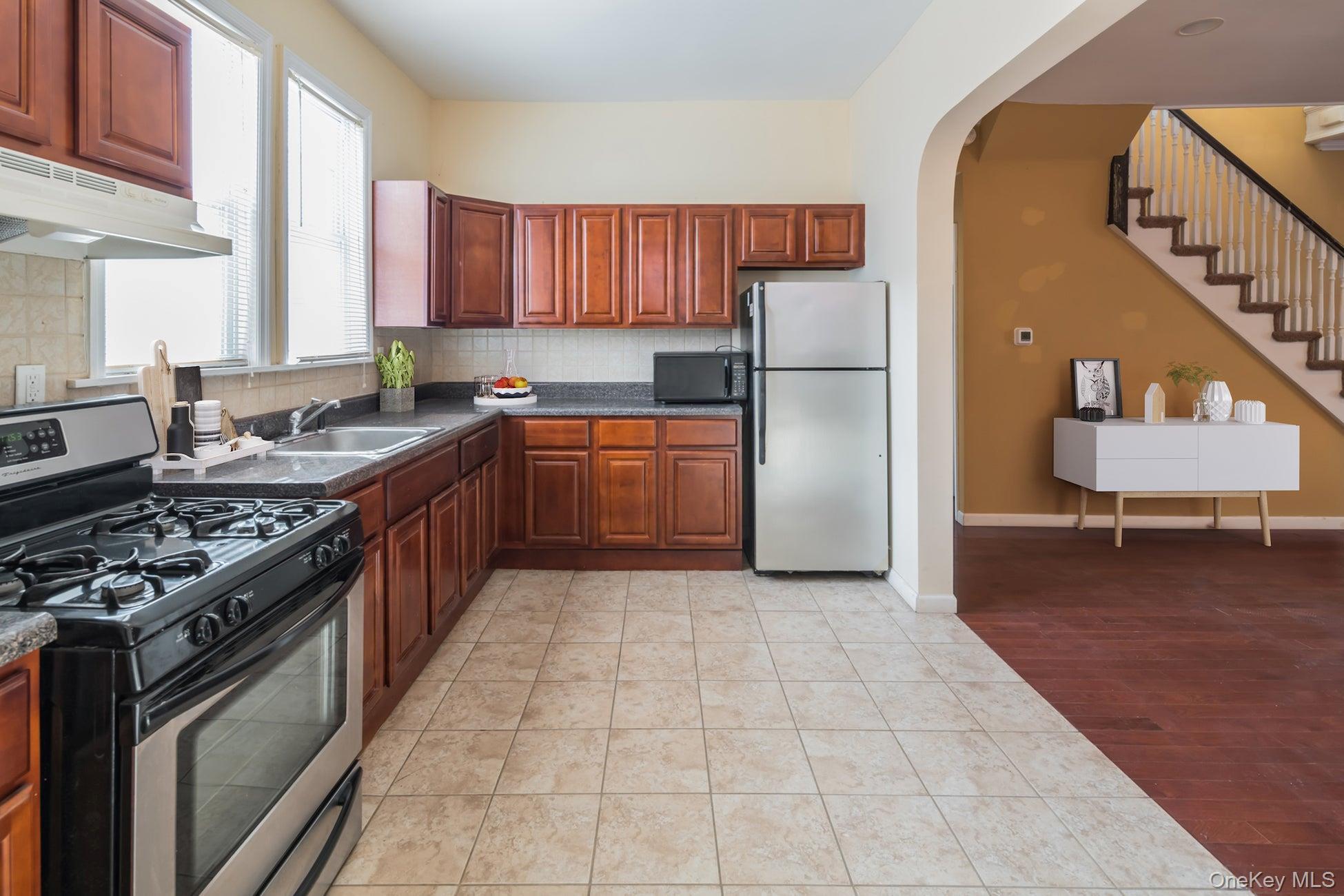 Single Family Wilder Avenue Bronx, NY 10466, MLS-1056276-16