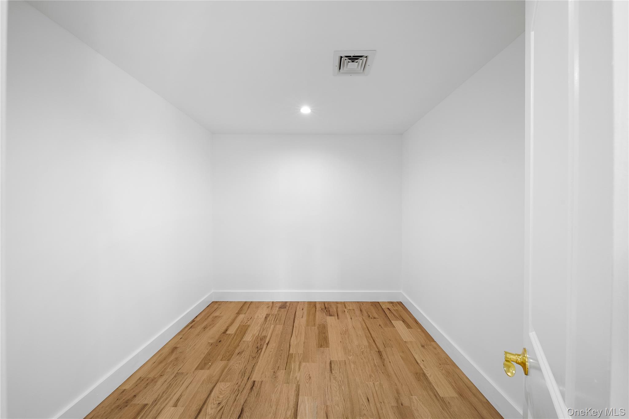 Single Family Melanie Lane  Nassau County, NY 11791, MLS-1056312-25