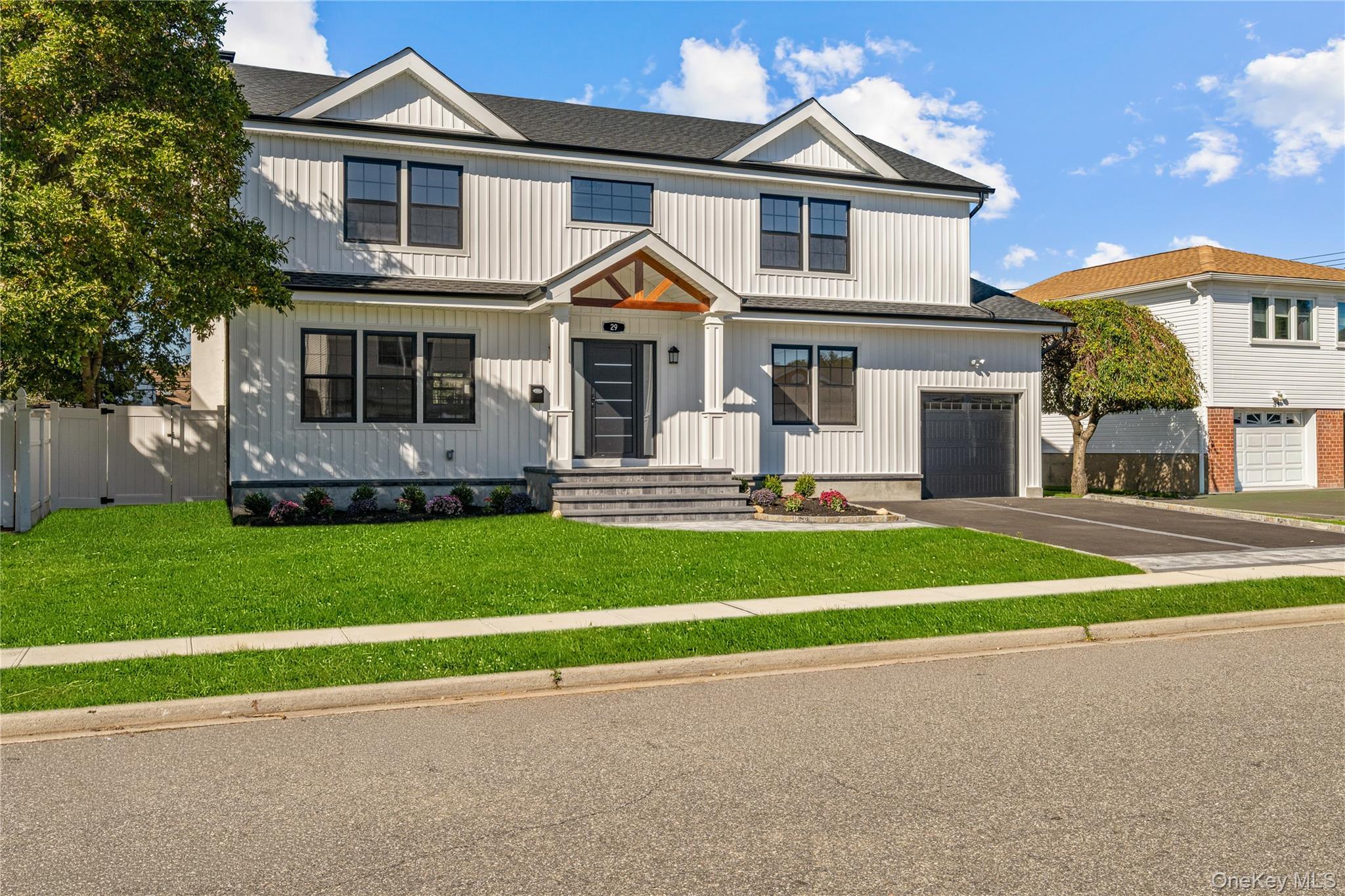 Single Family Melanie Lane  Nassau County, NY 11791, MLS-1056312-3