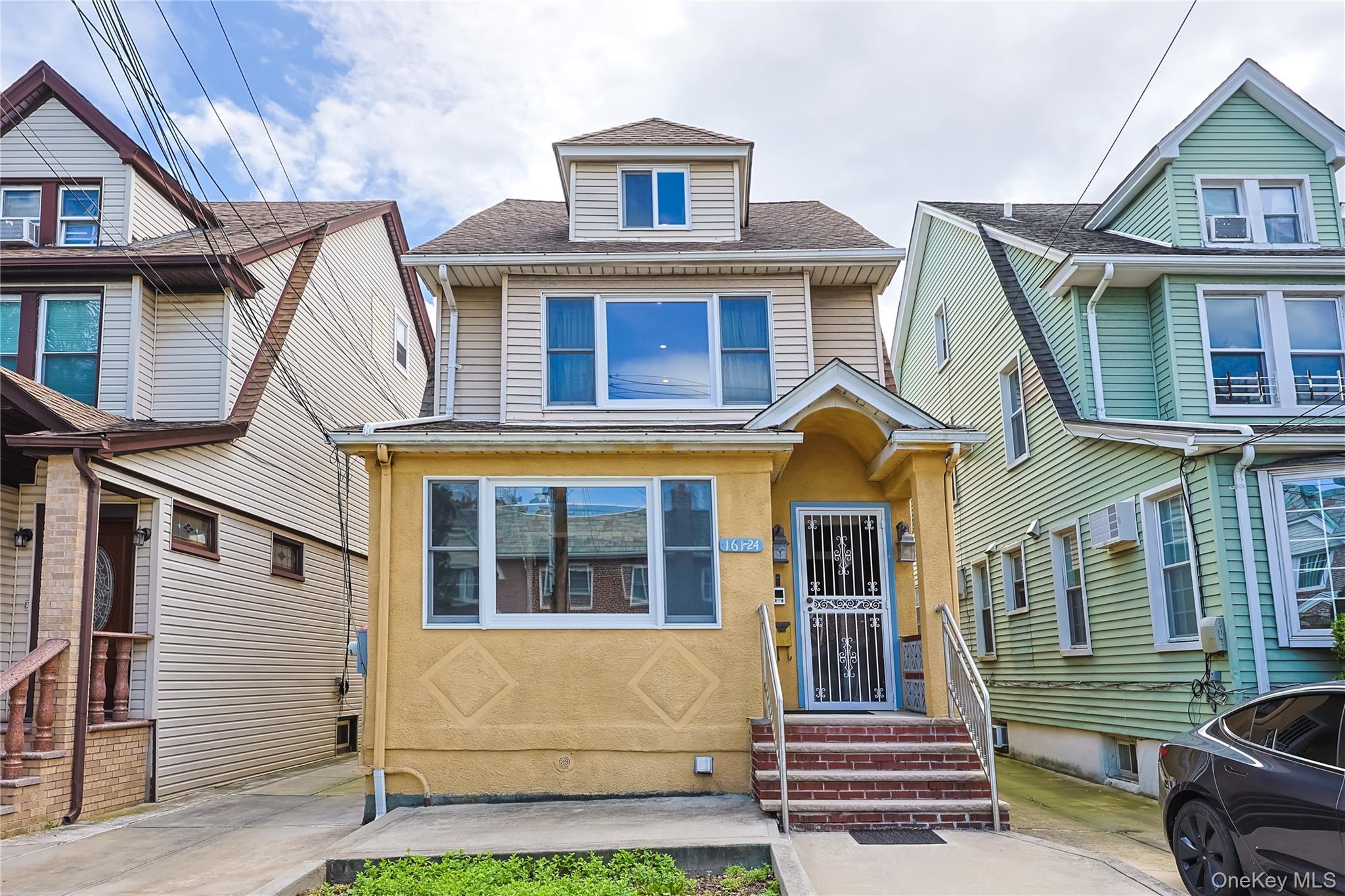 Single Family 84th Avenue  Queens, NY 11432, MLS-1056416-2