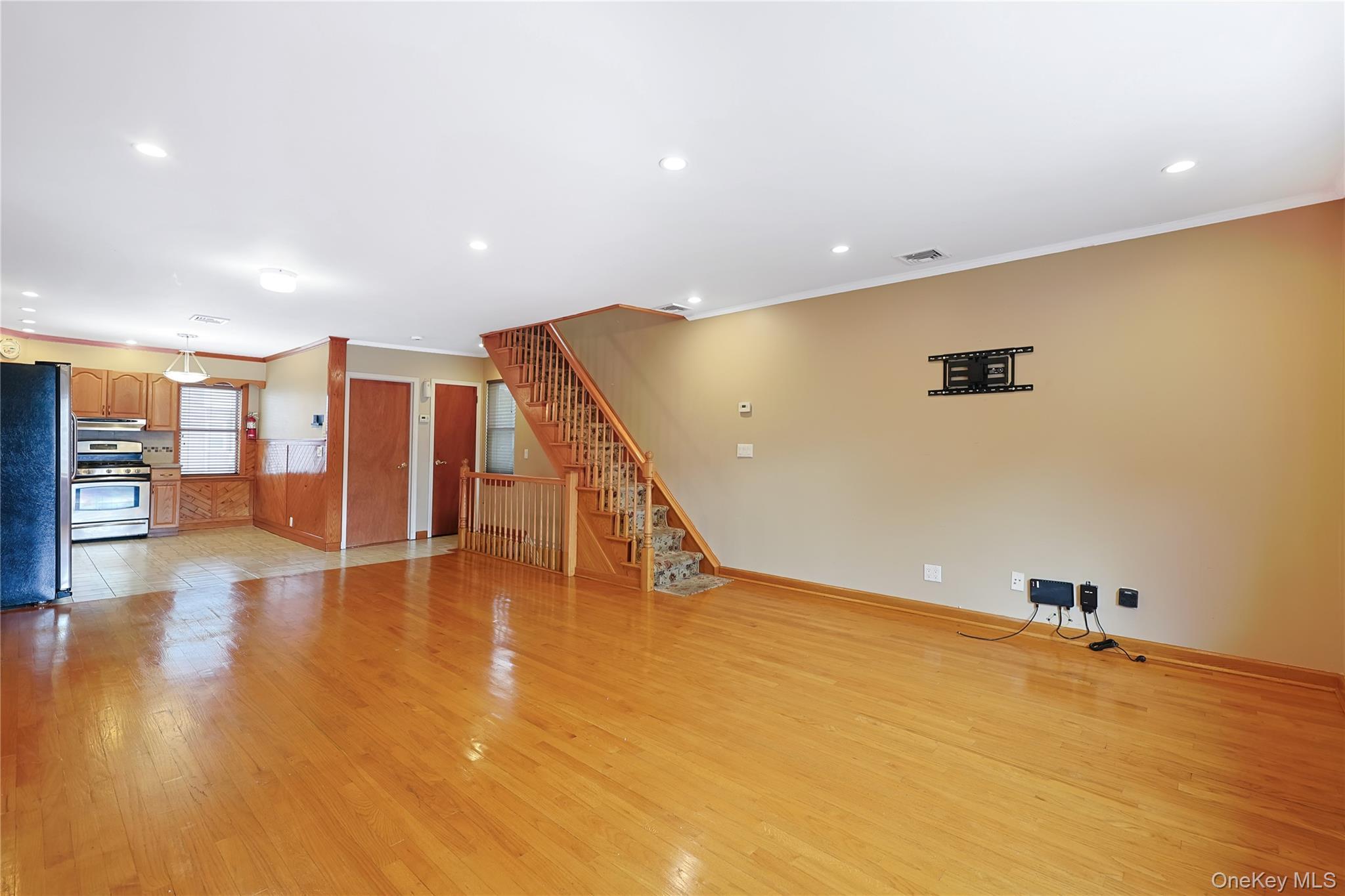 Single Family 84th Avenue  Queens, NY 11432, MLS-1056416-4
