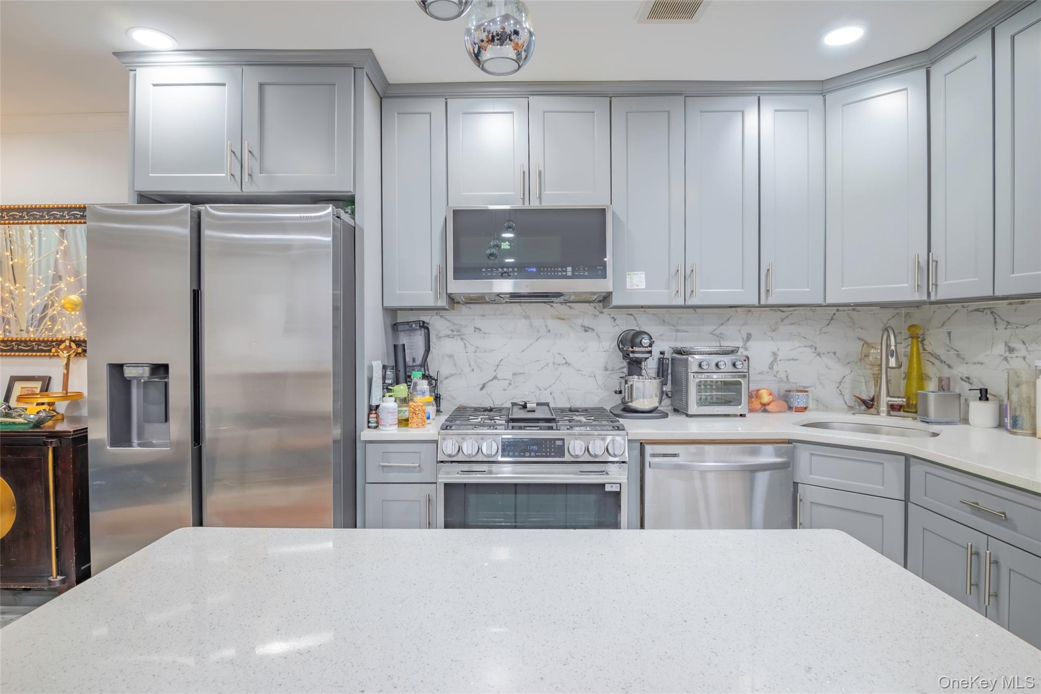 Single Family E 84th Street Brooklyn, NY 11236, MLS-1056452-10