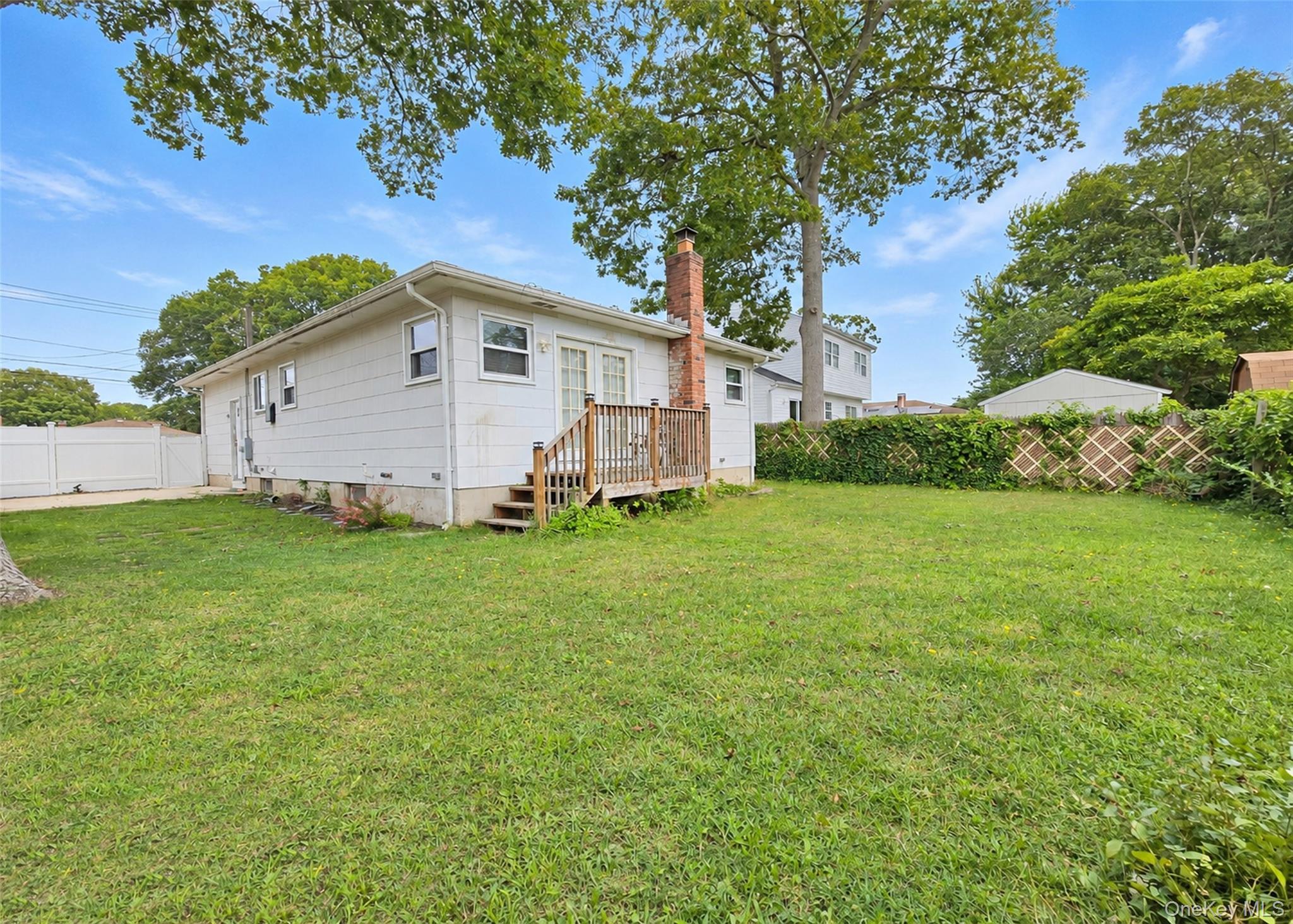 Single Family Robinwood Drive Suffolk County, NY 11951, MLS-1056646-16