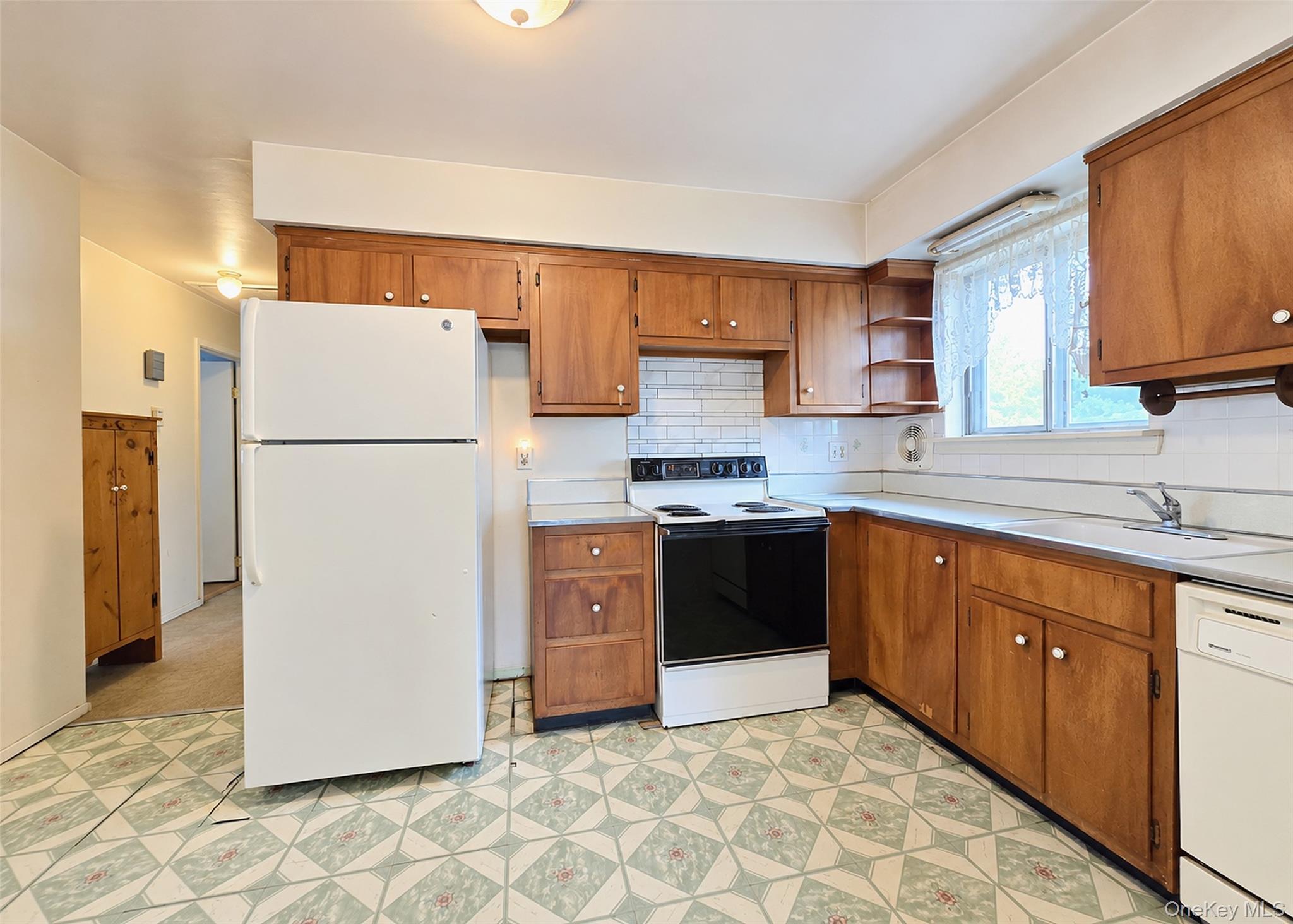 Single Family Robinwood Drive Suffolk County, NY 11951, MLS-1056646-6