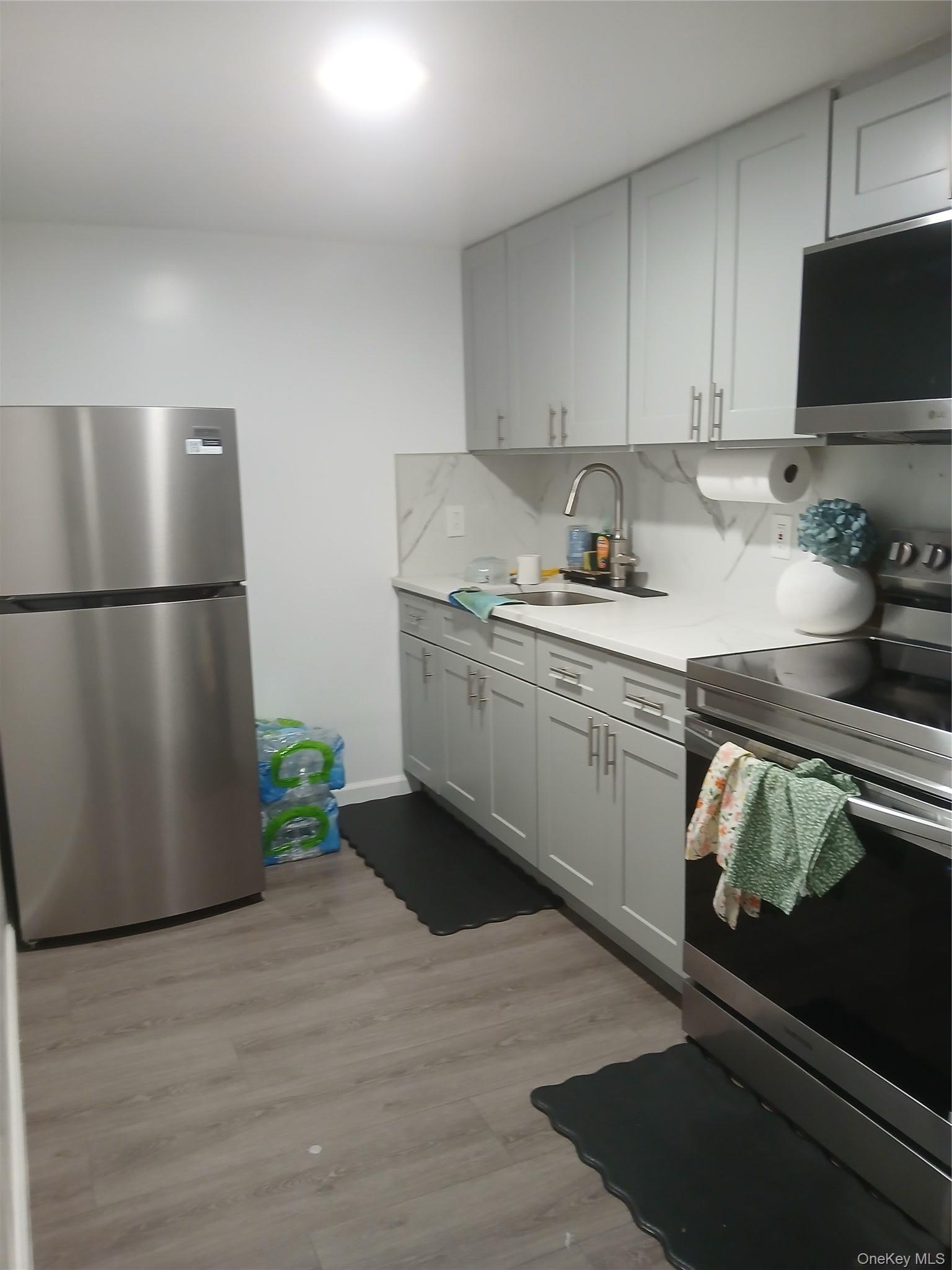 Single Family Ely Avenue Bronx, NY 10469, MLS-1056661-7
