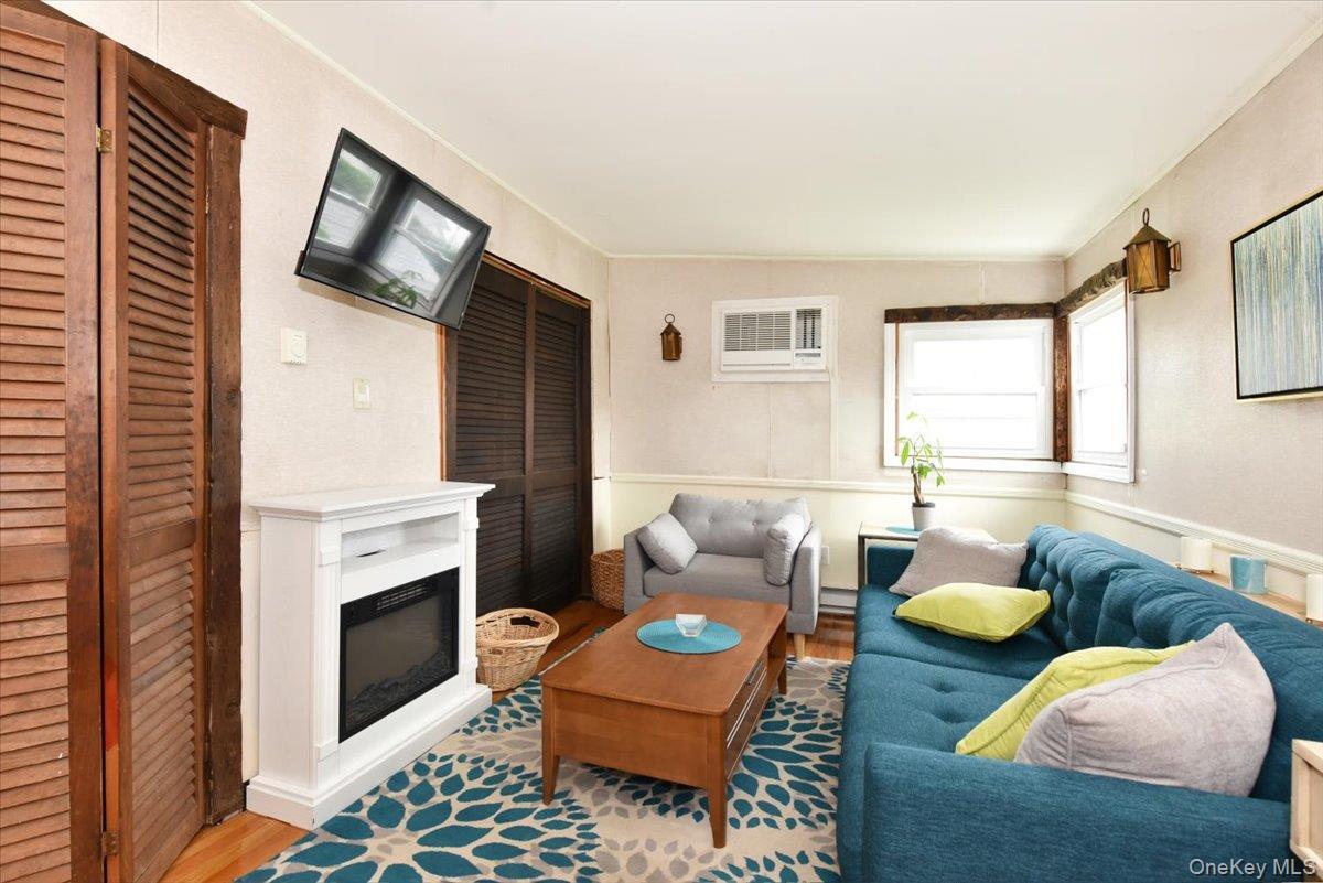 Single Family 4th Avenue Nassau County, NY 11518, MLS-1056669-19
