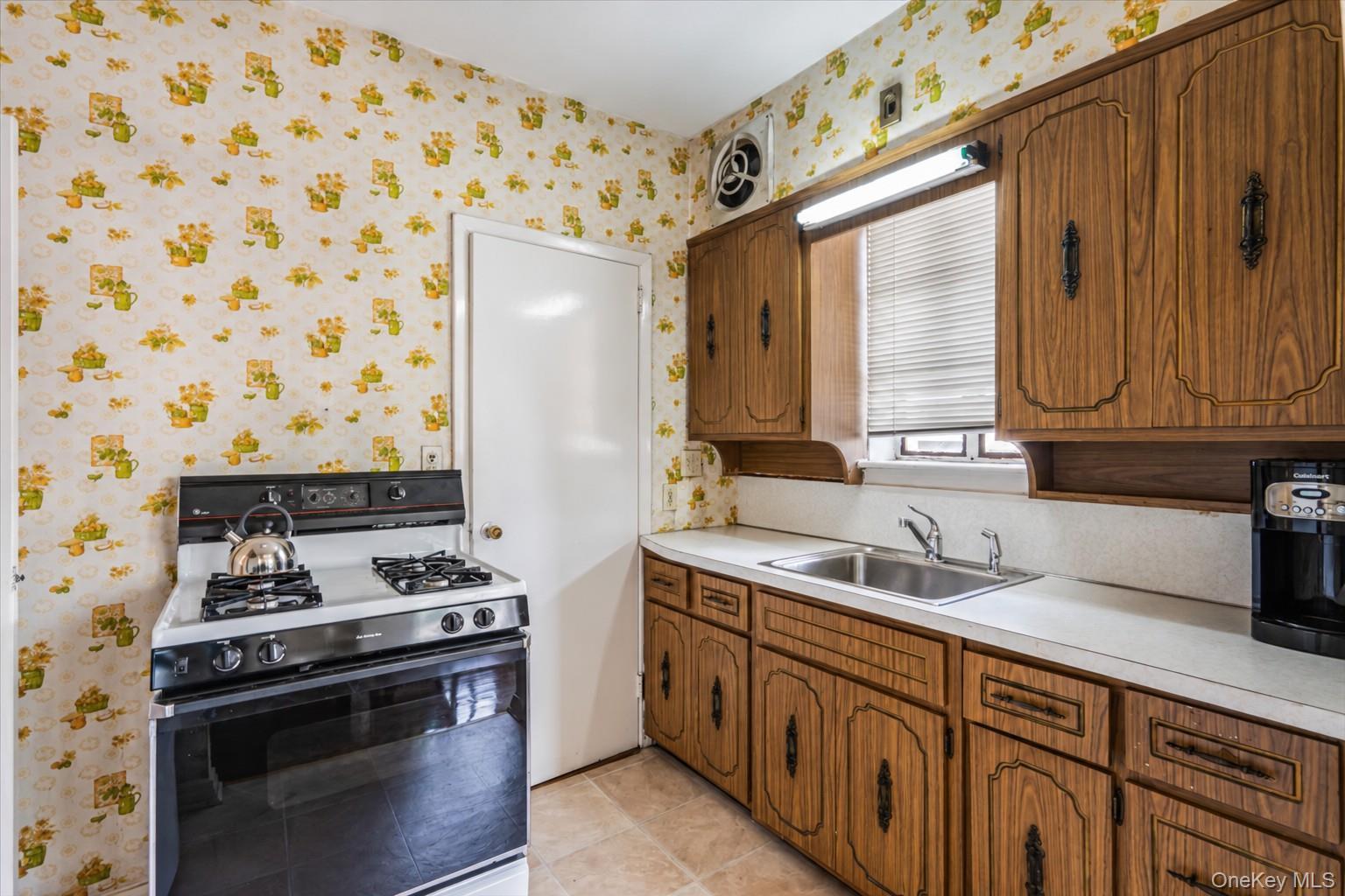 Single Family 145th Place  Queens, NY 11357, MLS-1056679-7