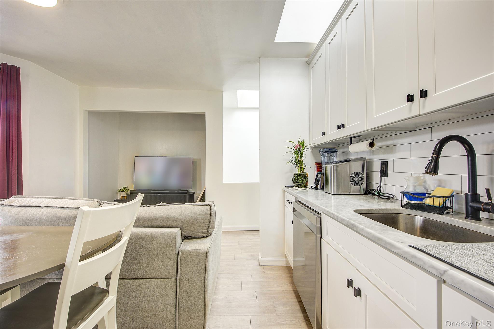 Single Family 95th Avenue Queens, NY 11416, MLS-1056757-15