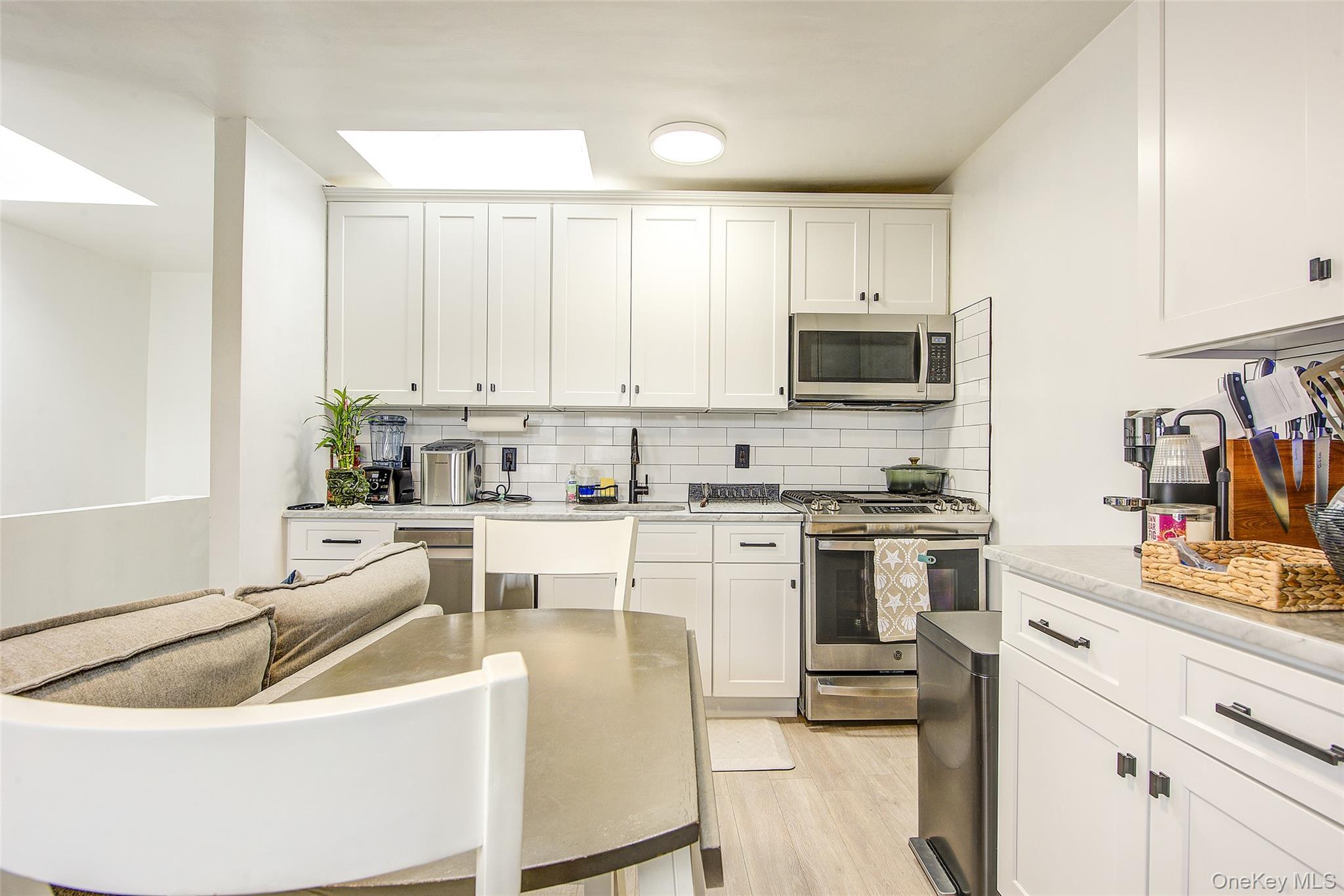 Single Family 95th Avenue Queens, NY 11416, MLS-1056757-16