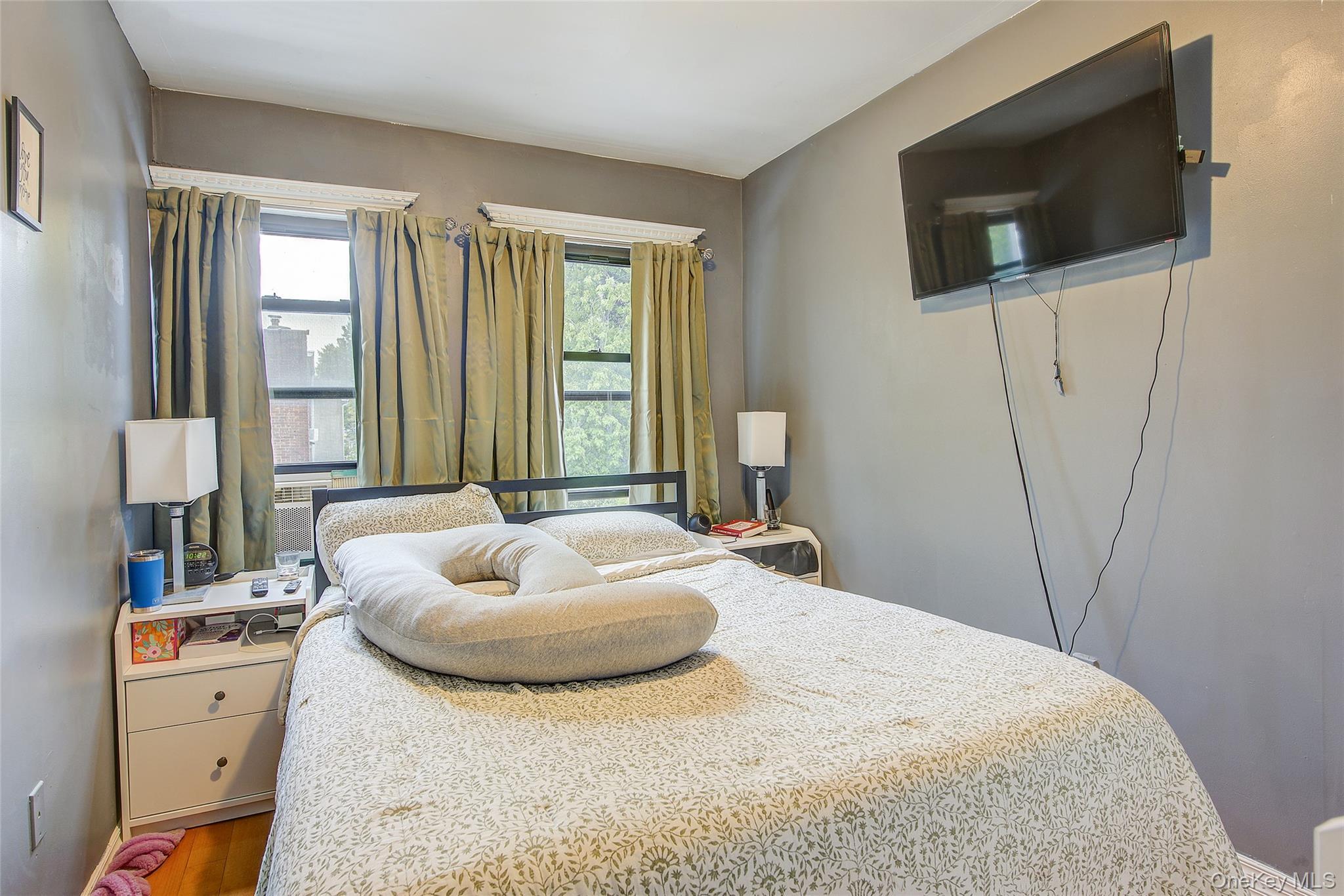 Single Family 95th Avenue Queens, NY 11416, MLS-1056757-19
