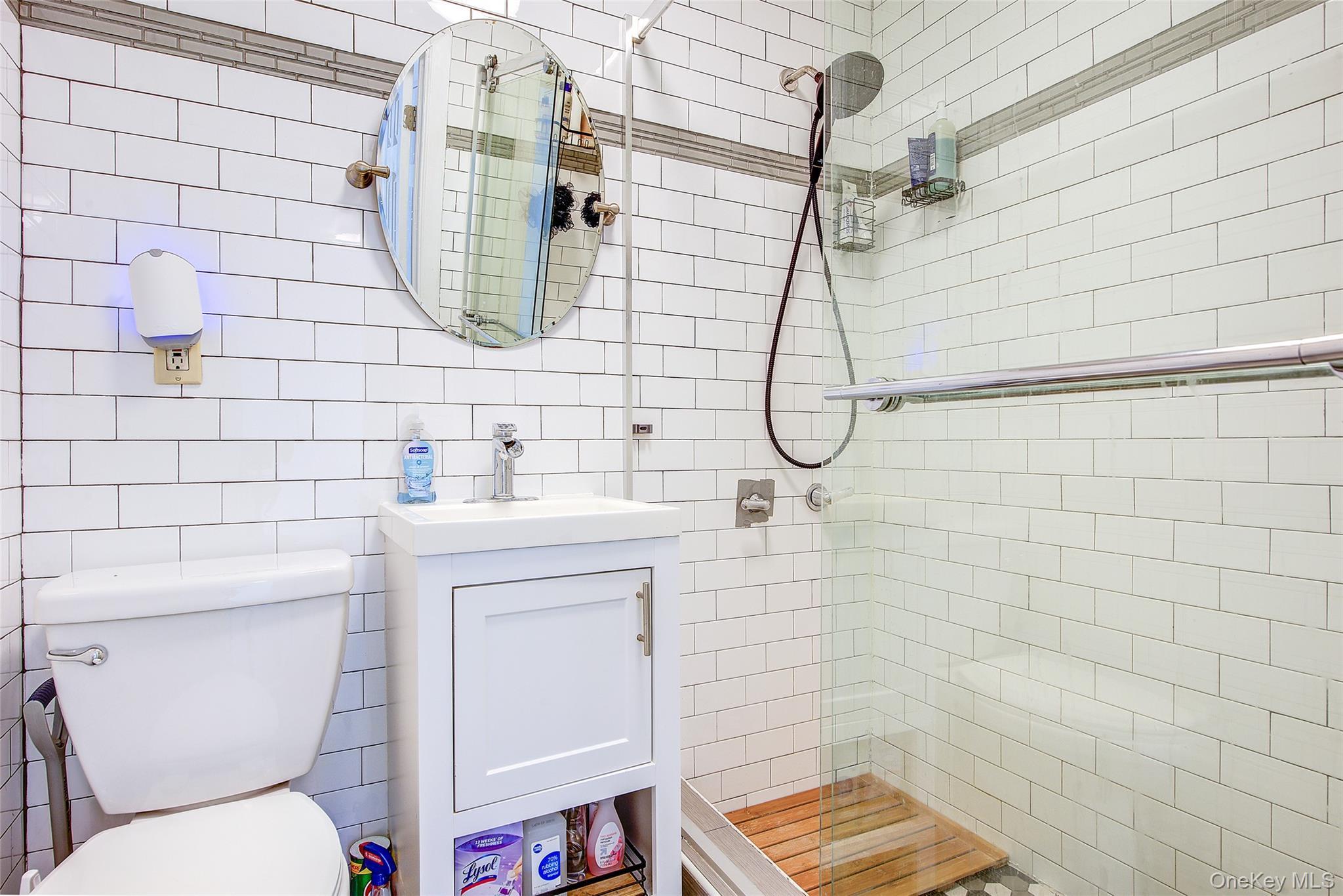Single Family 95th Avenue Queens, NY 11416, MLS-1056757-21