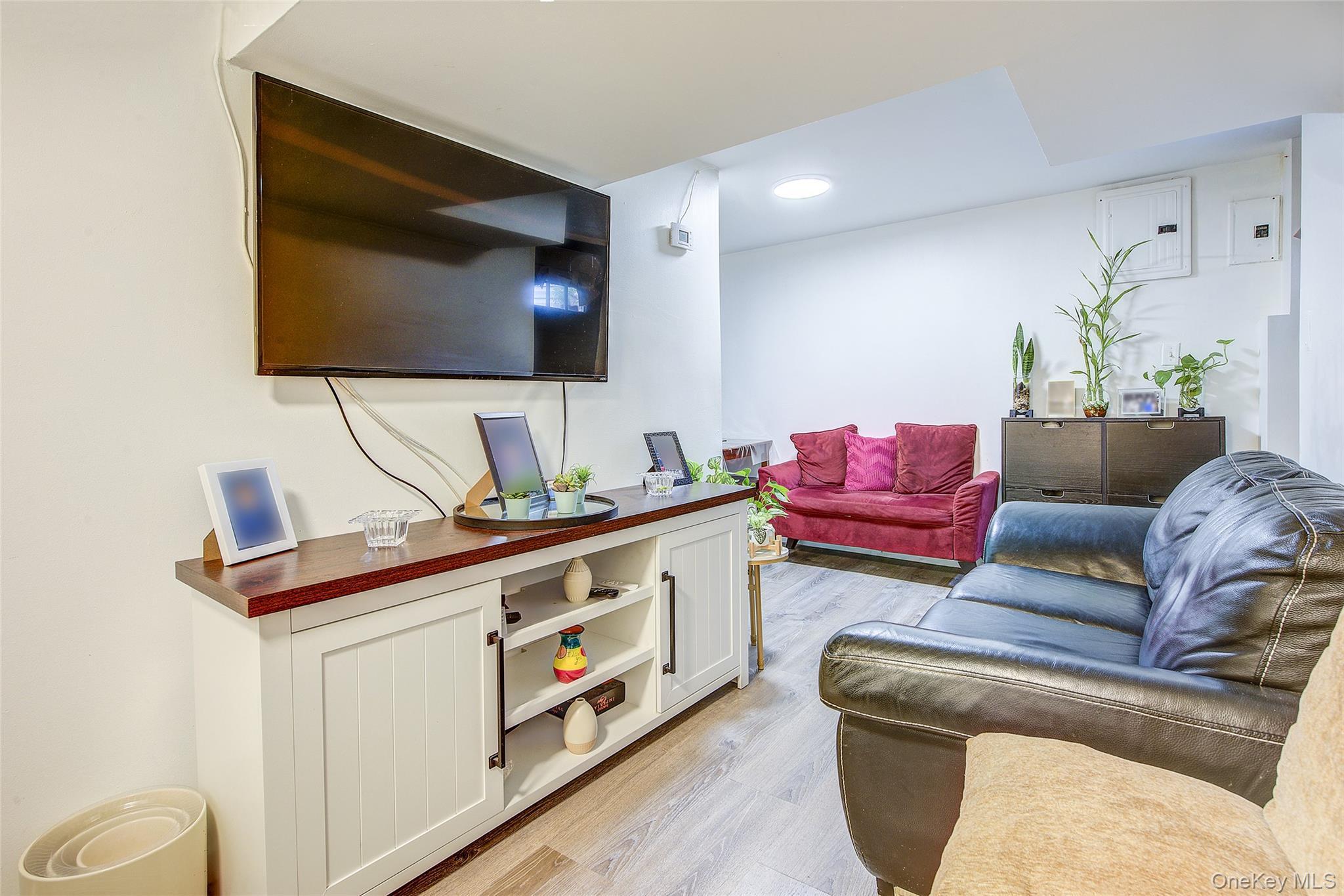 Single Family 95th Avenue Queens, NY 11416, MLS-1056757-22