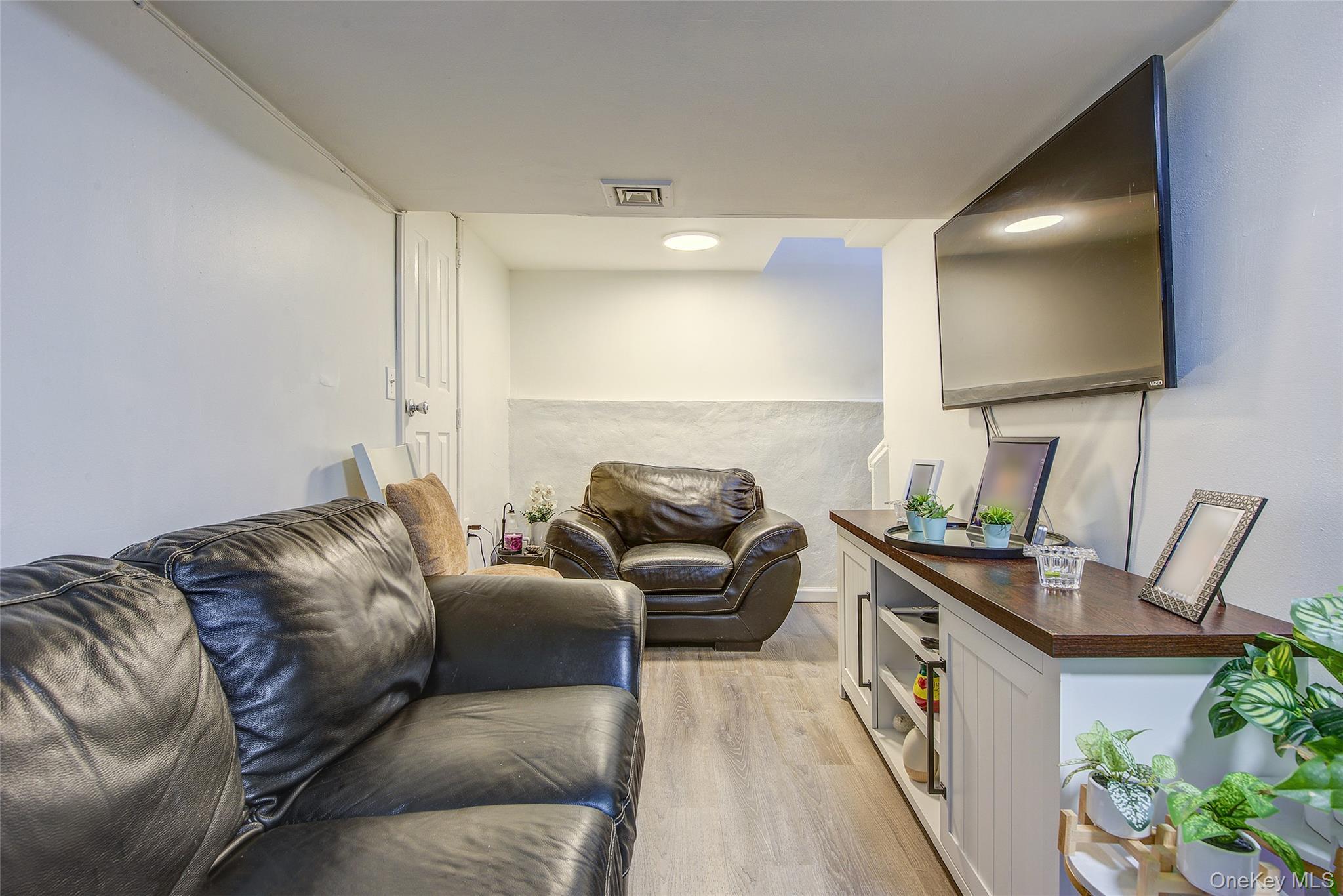 Single Family 95th Avenue Queens, NY 11416, MLS-1056757-23