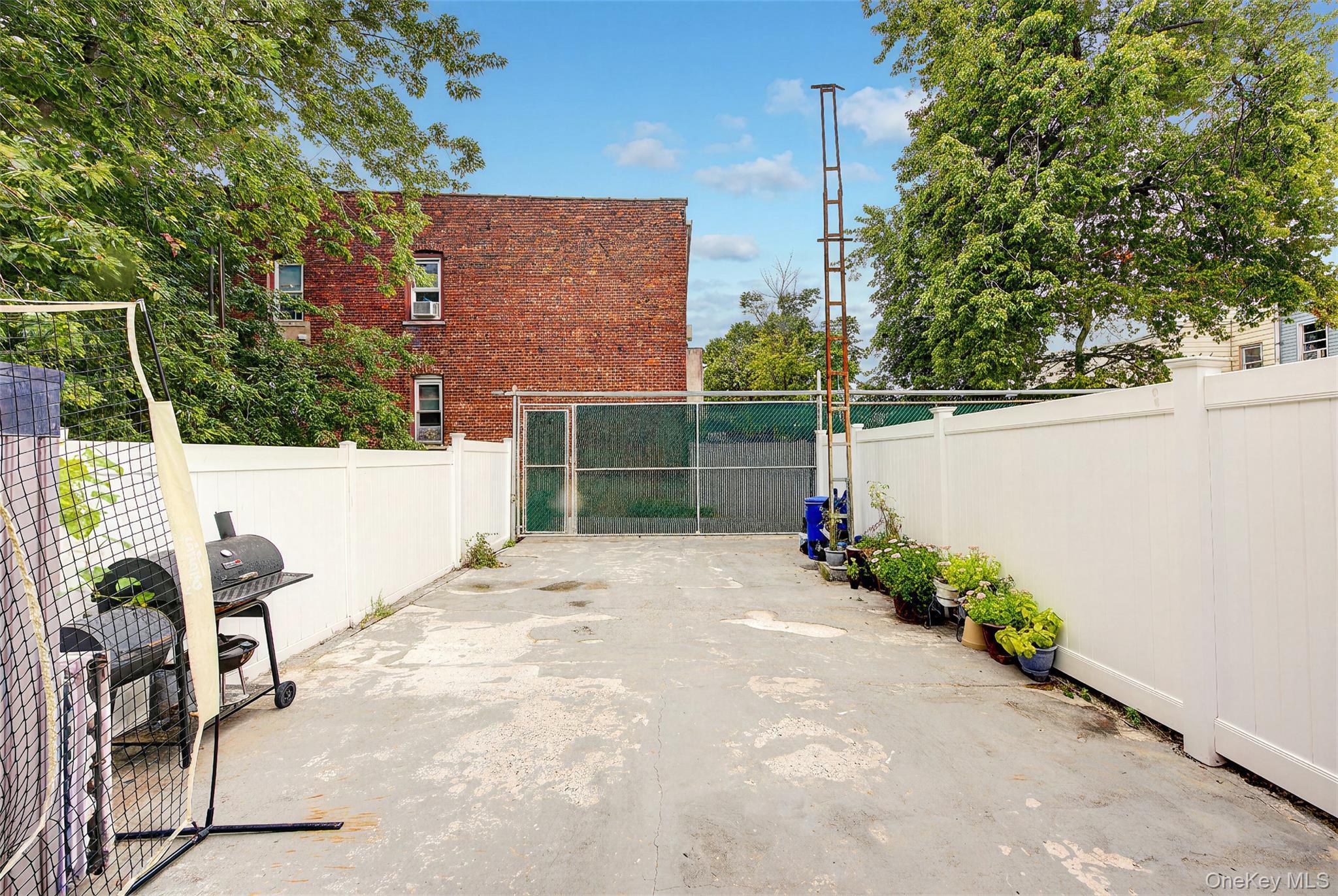 Single Family 95th Avenue Queens, NY 11416, MLS-1056757-31