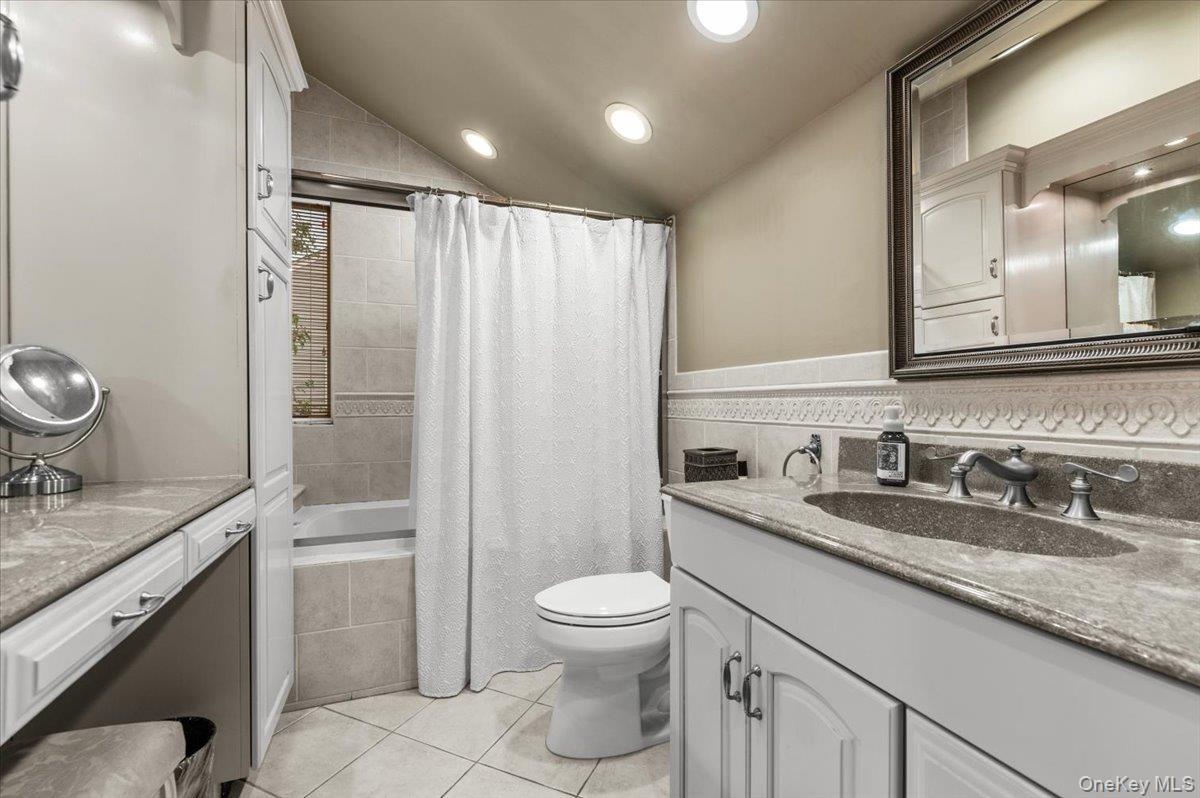 Single Family Jerold Street Nassau County, NY 11803, MLS-1056761-16