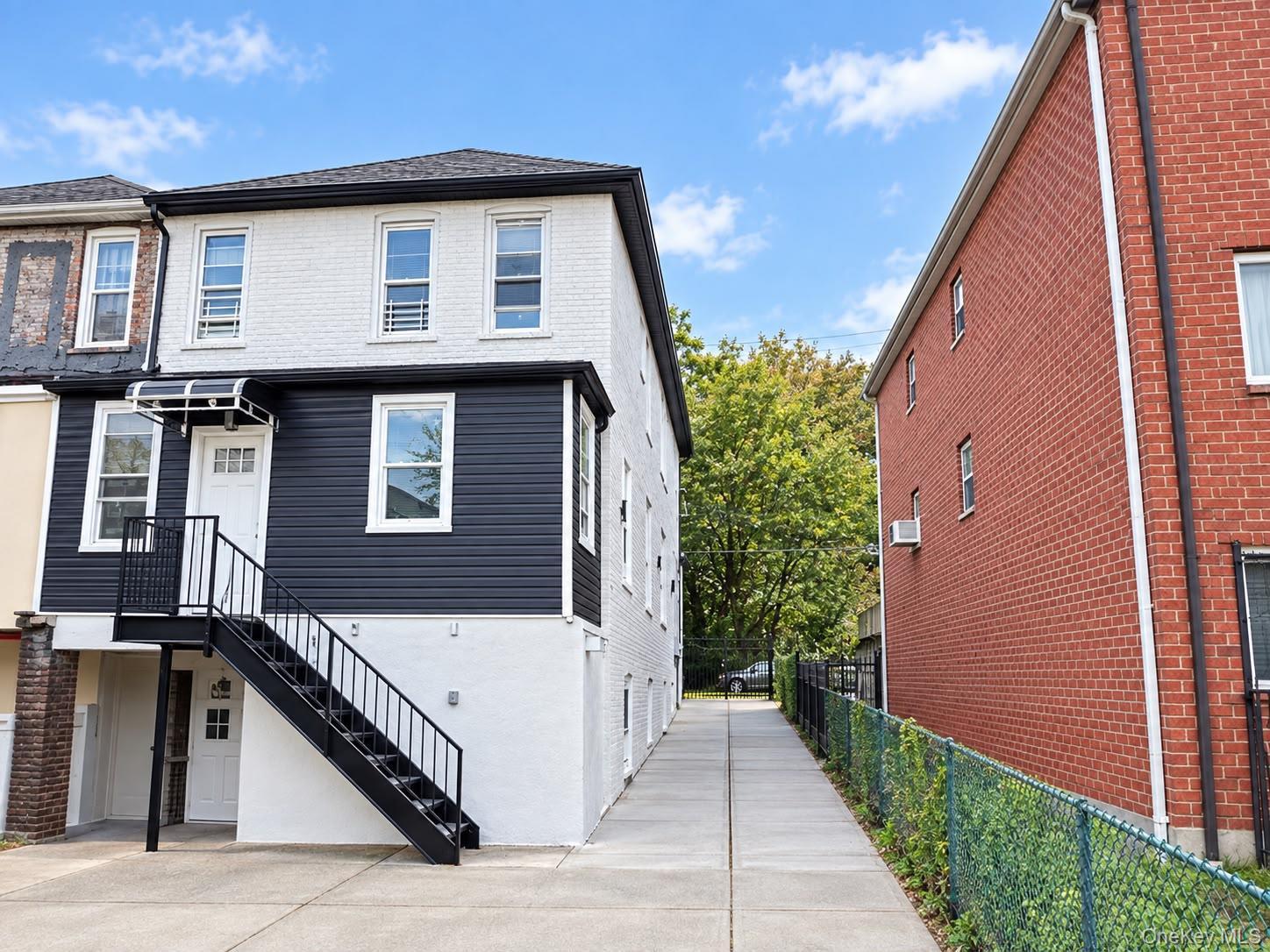 Single Family Leland Avenue Bronx, NY 10473, MLS-1056771-3