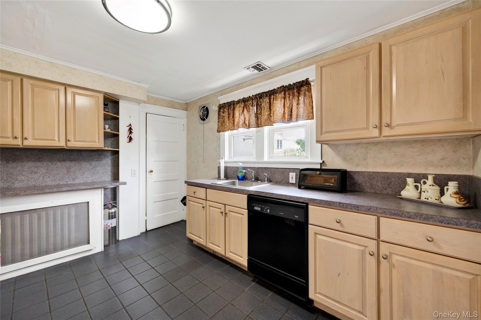 Single Family Juliet Street Suffolk County, NY 11706, MLS-1056774-14