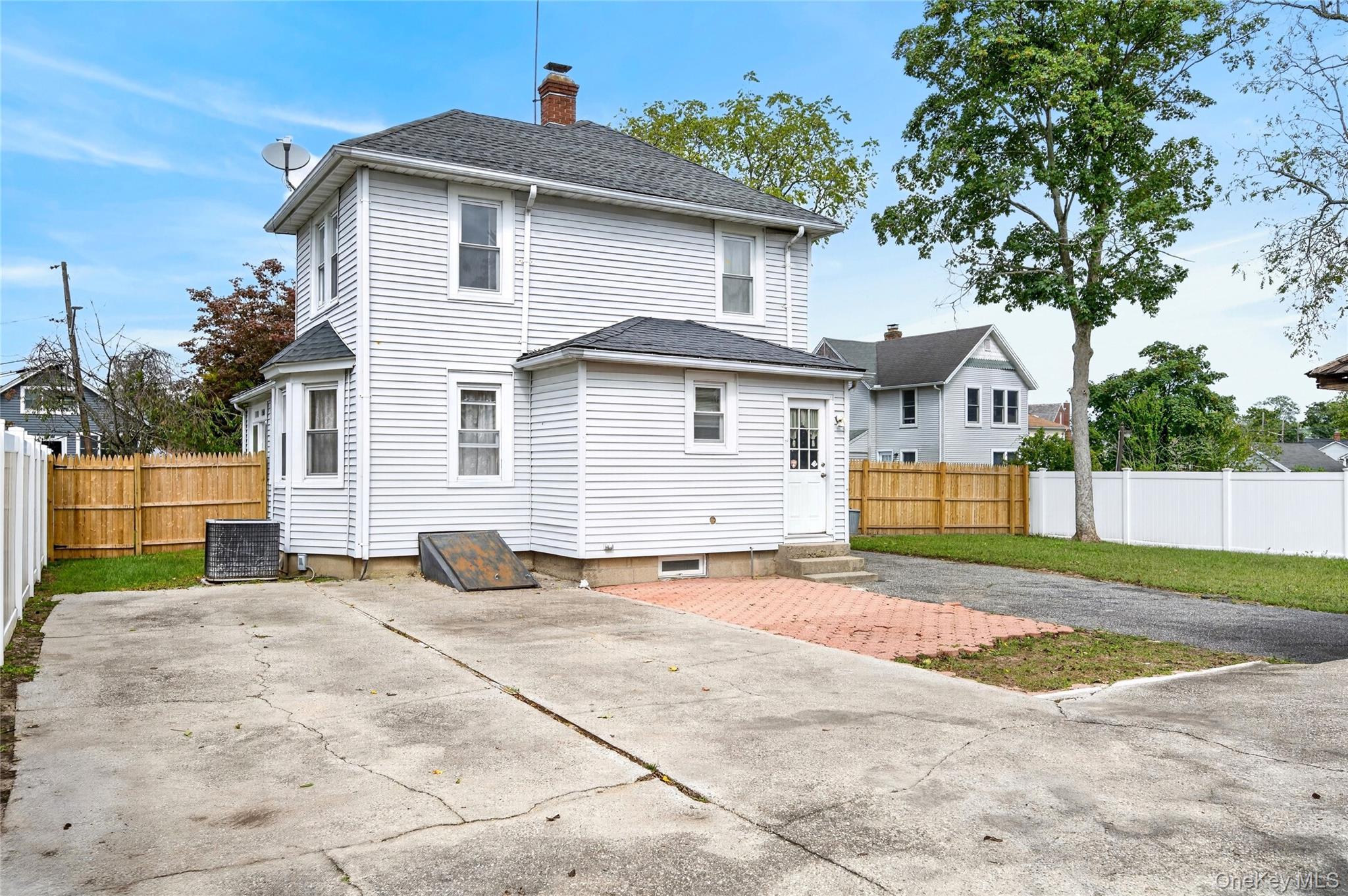 Single Family Juliet Street Suffolk County, NY 11706, MLS-1056774-20
